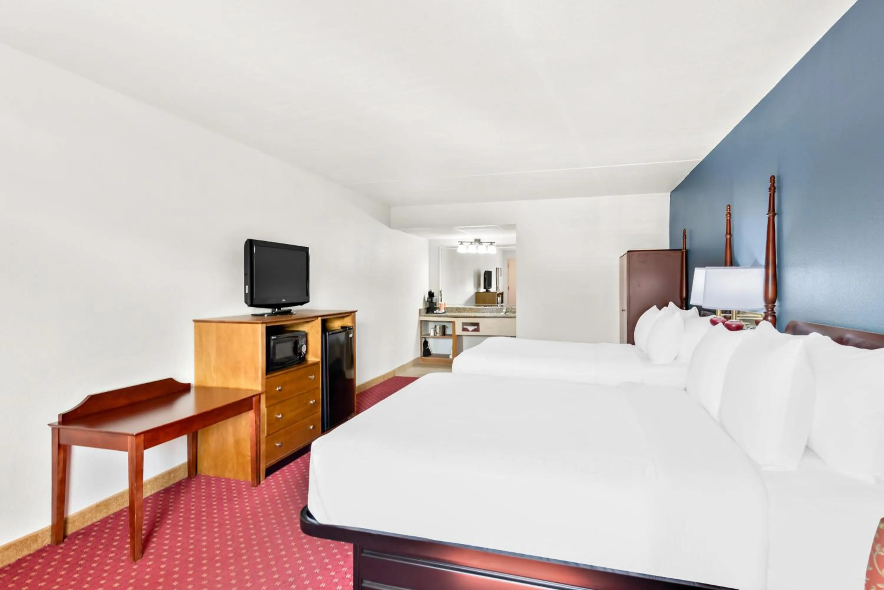 Bed in Clarion Inn Branson