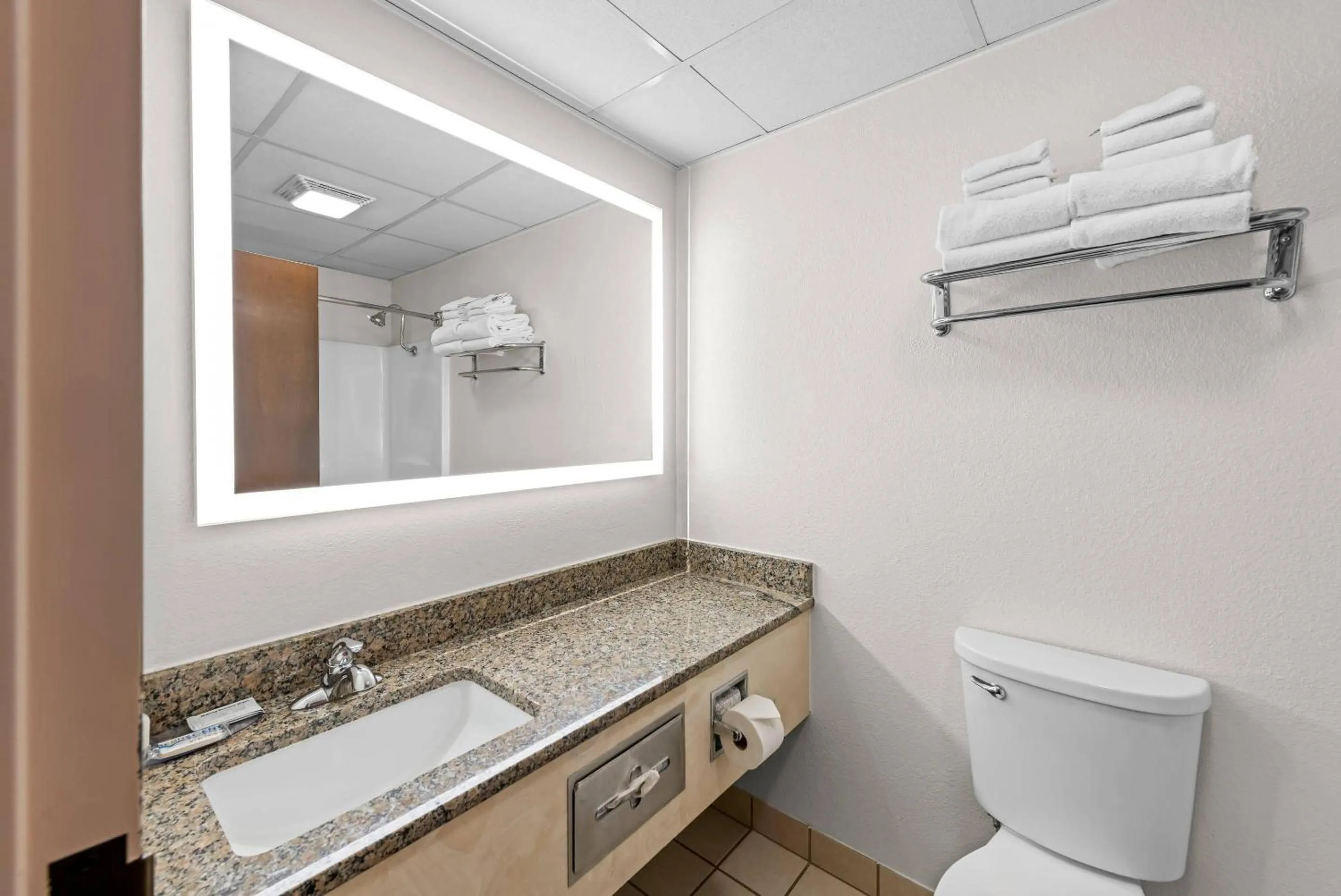 Bedroom in Clarion Inn Branson