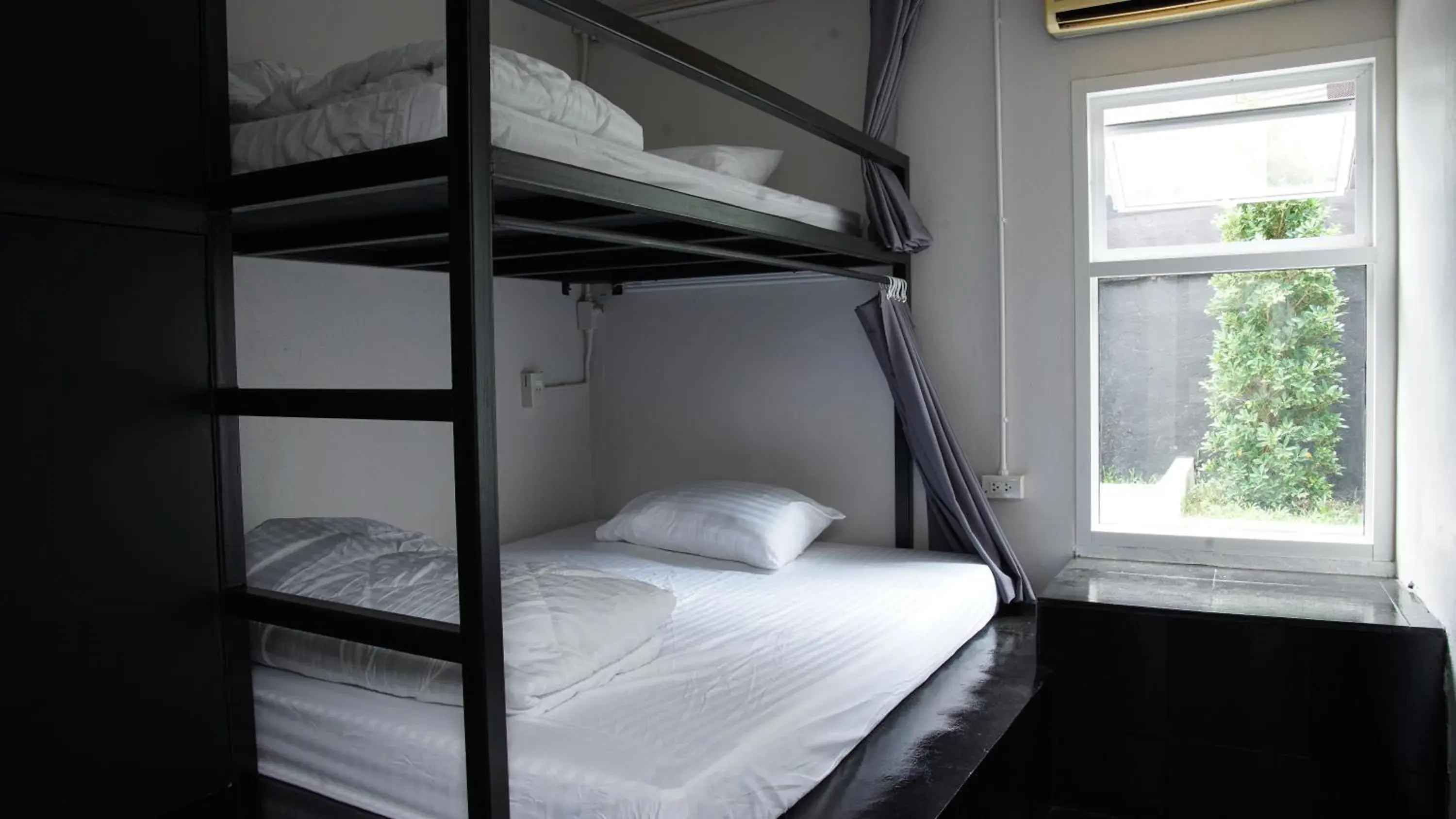 Triple Room with Shared Bathroom in The PARK Society Triple Room with Shared Bathroom in The PARK Society