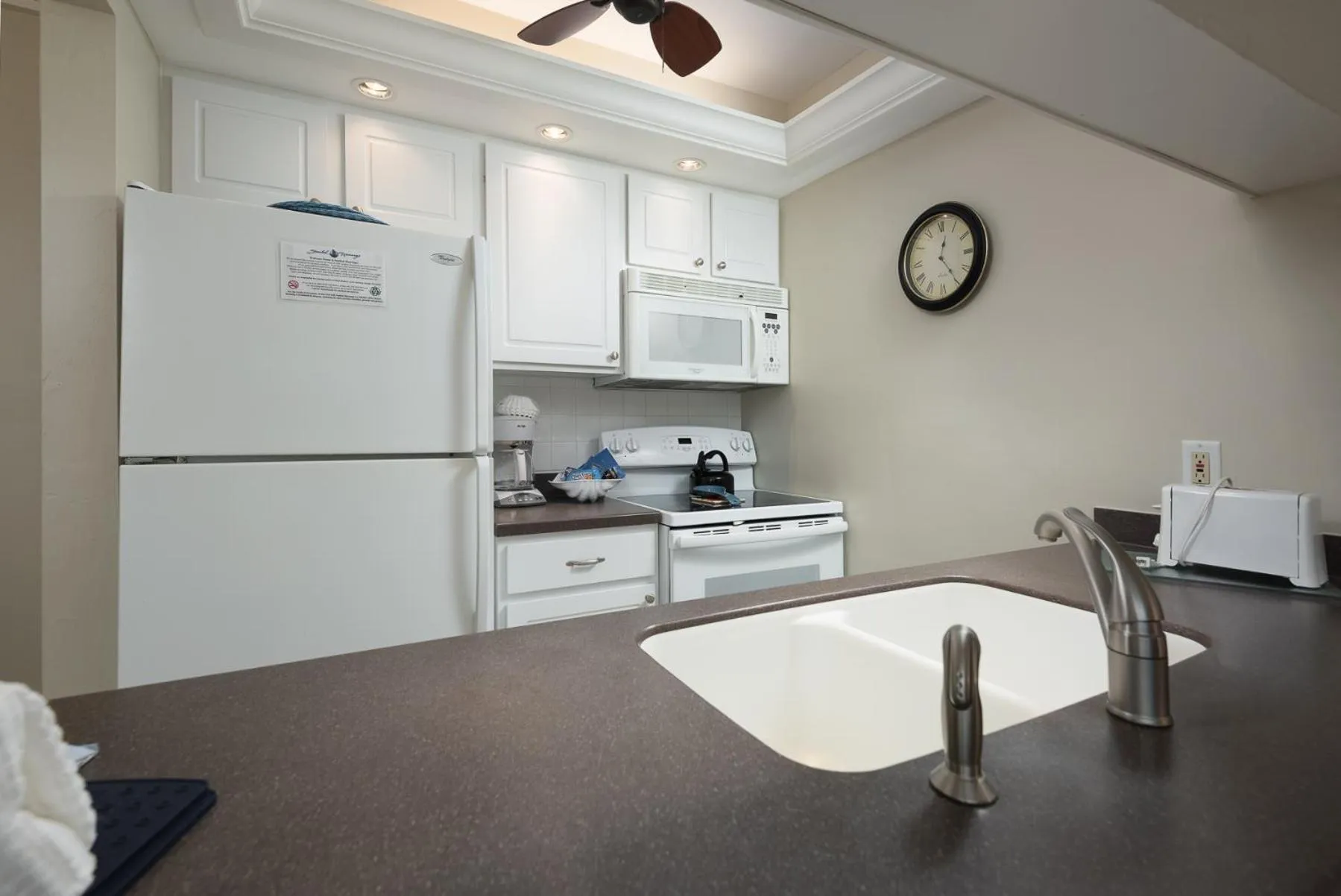 Kitchen or kitchenette, Kitchen/Kitchenette in Sanibel Moorings Resort