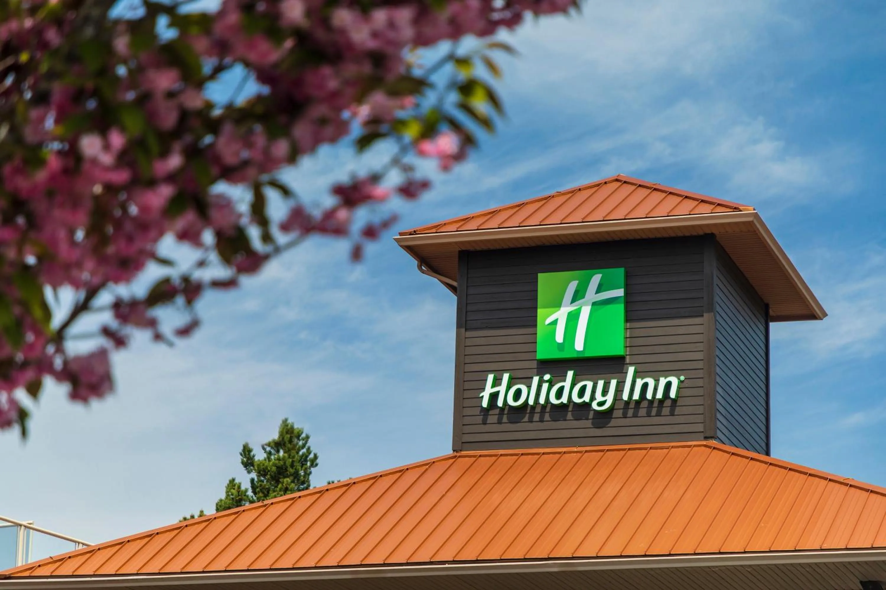Property building in Holiday Inn Victoria - Elk Lake by IHG
