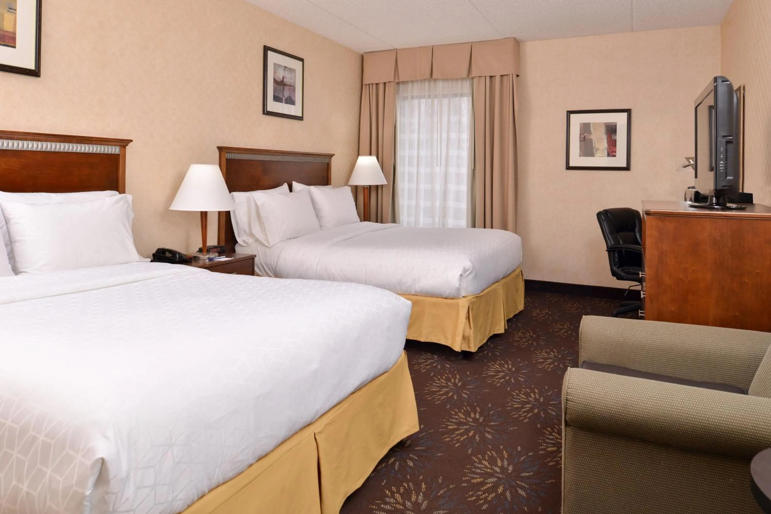 Photo of the whole room, Bed in Holiday Inn Express Hotel & Suites West Chester by IHG