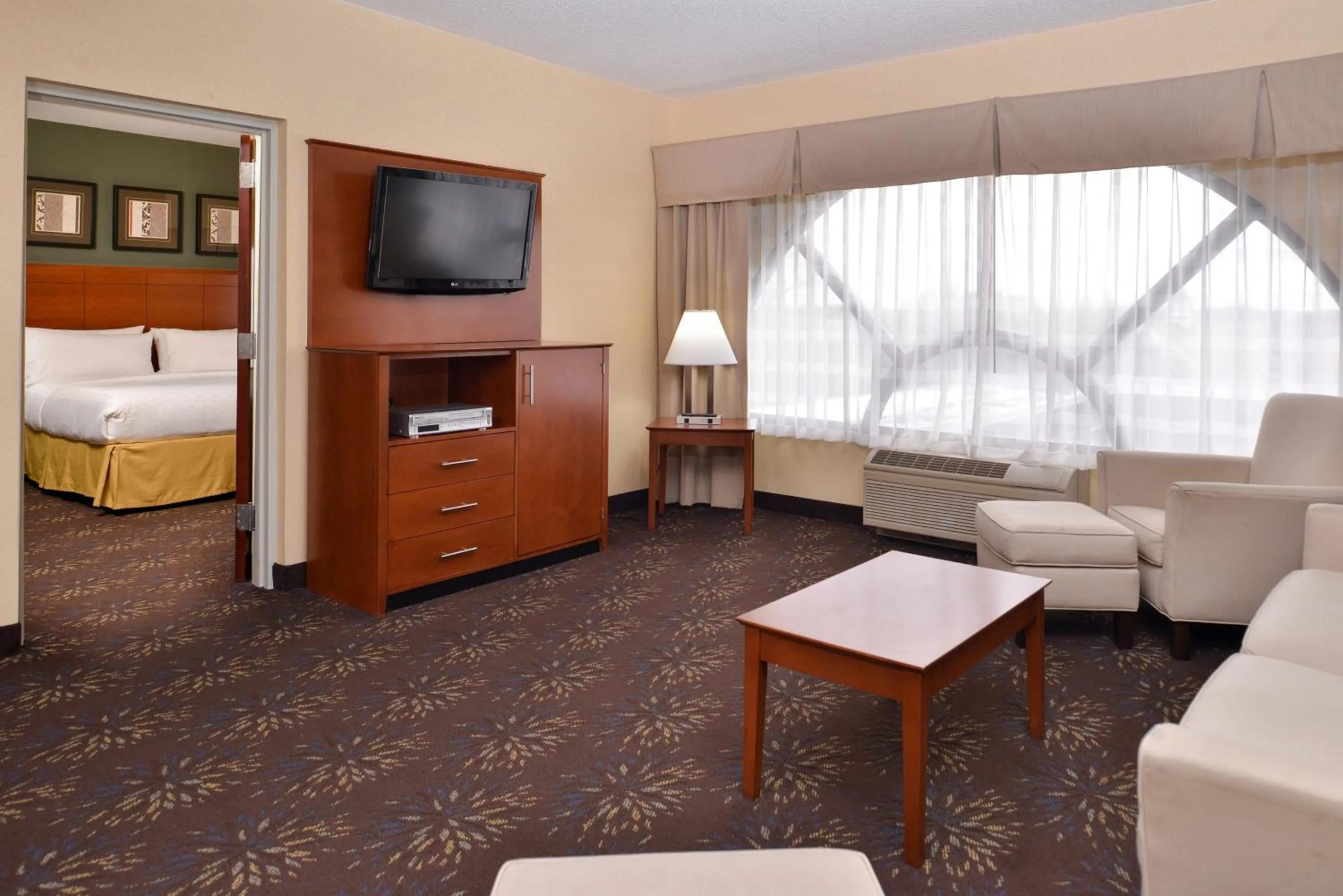 Photo of the whole room, Bed in Holiday Inn Express Hotel & Suites West Chester by IHG