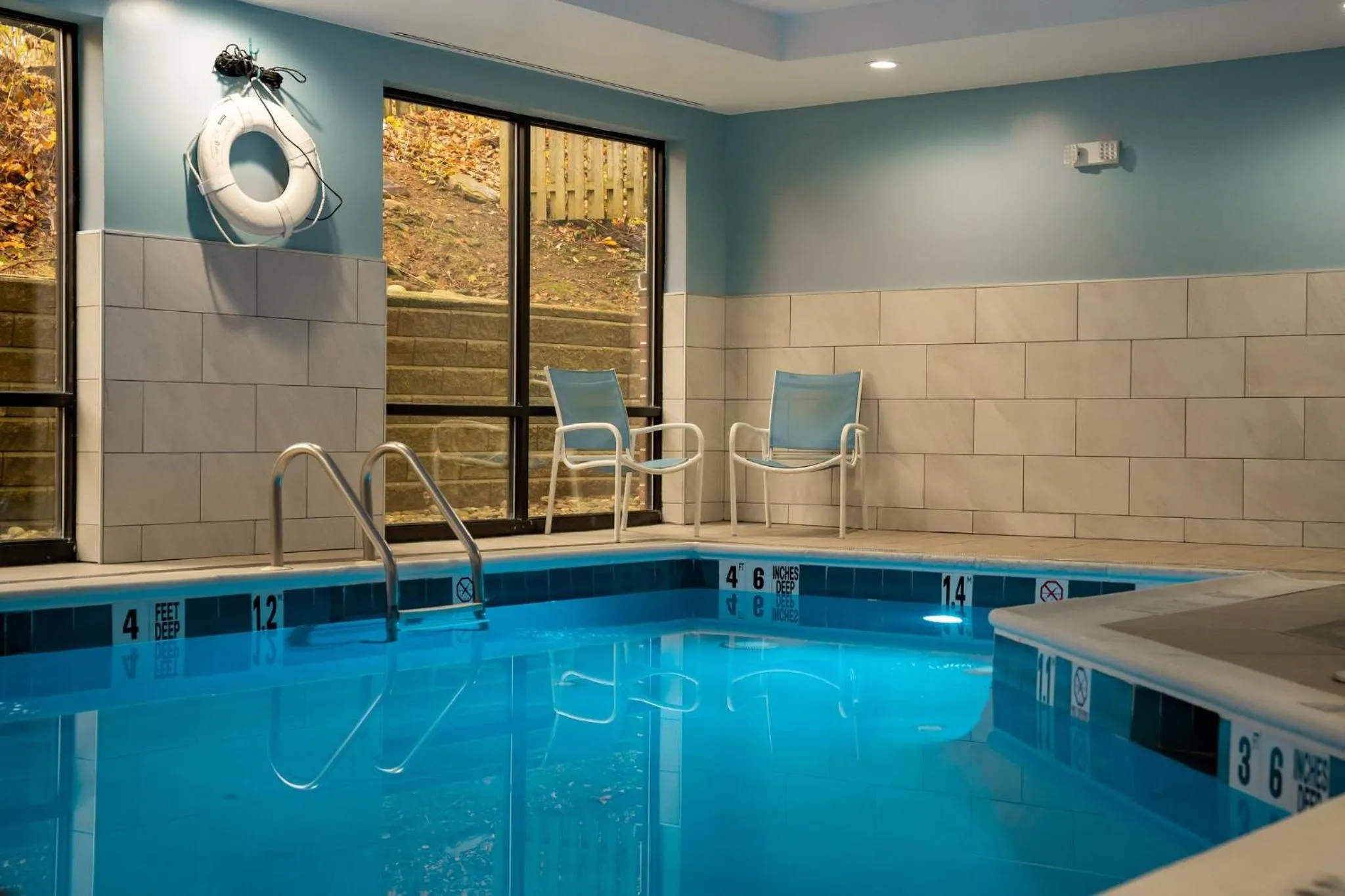 Swimming pool in Holiday Inn Express Hotel & Suites West Chester by IHG