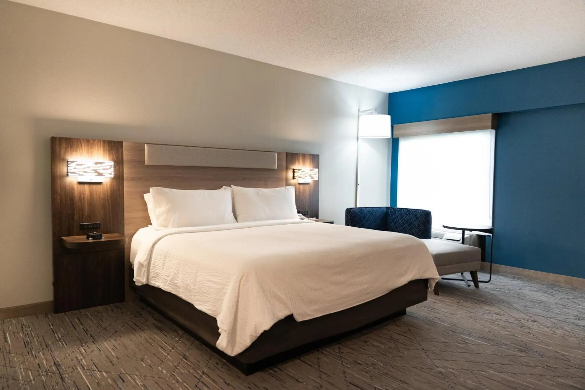 Photo of the whole room, Bed in Holiday Inn Express Hotel & Suites West Chester by IHG