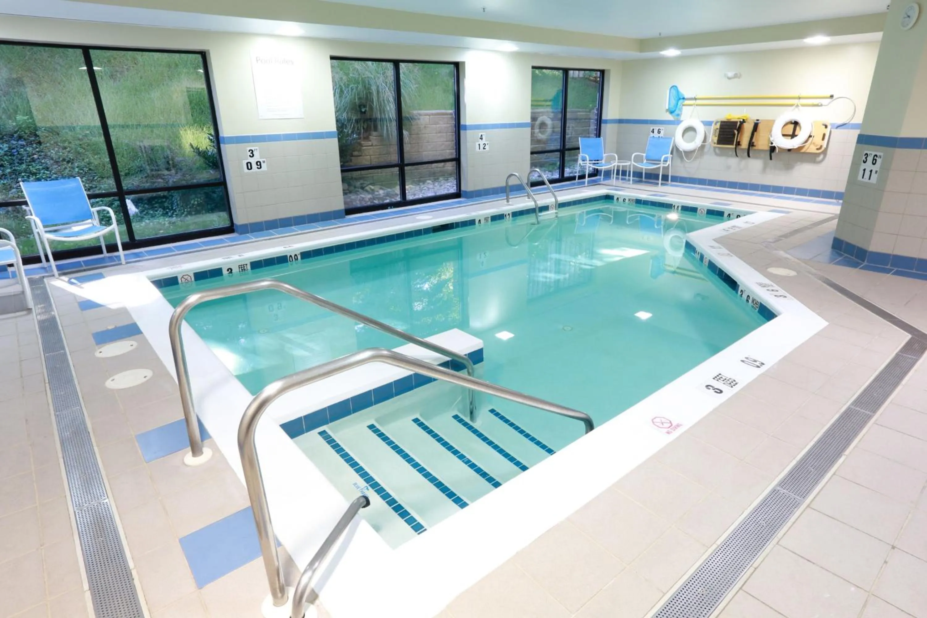 Swimming pool in Holiday Inn Express Hotel & Suites West Chester by IHG