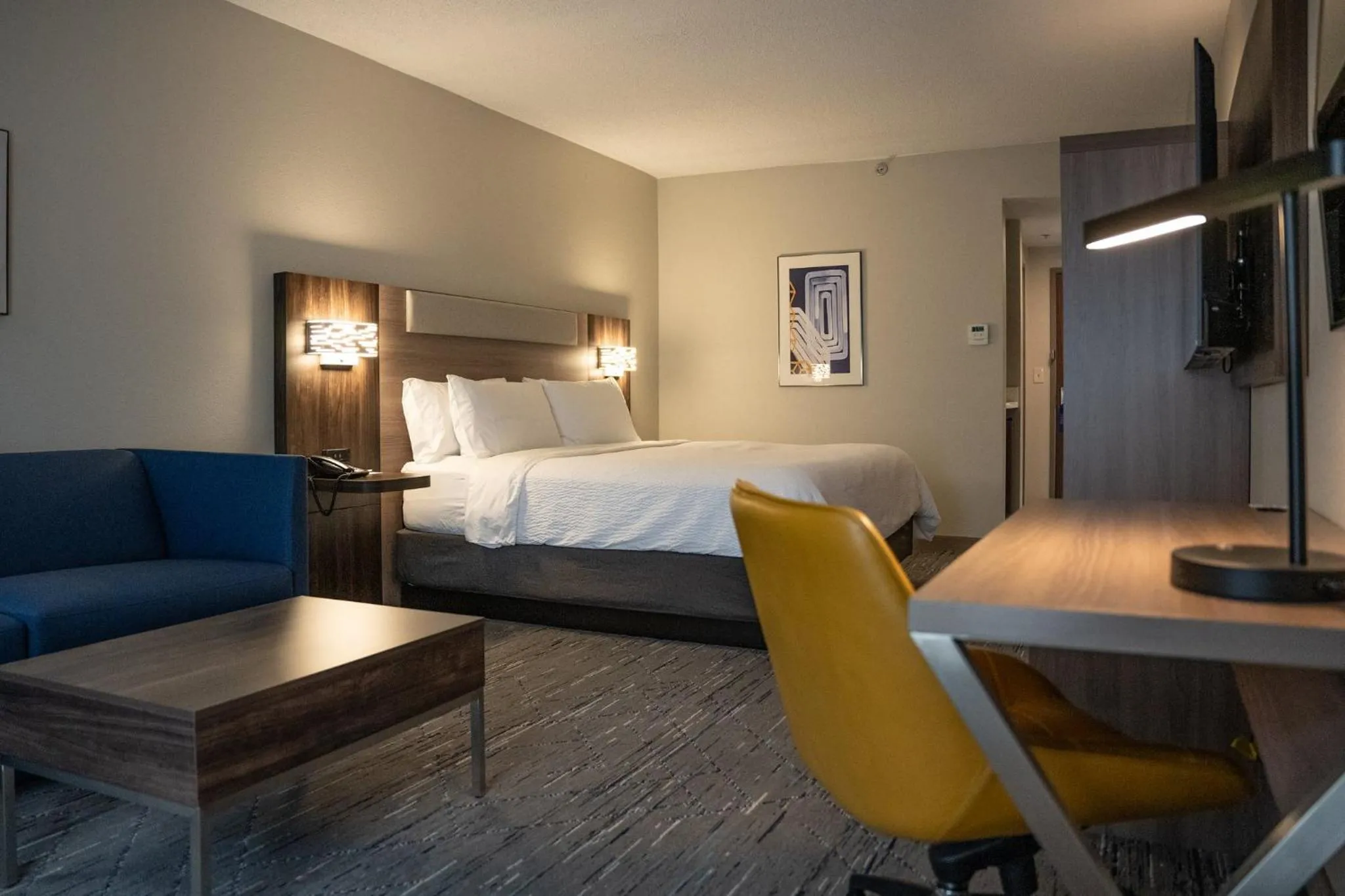Photo of the whole room, Bed in Holiday Inn Express Hotel & Suites West Chester by IHG