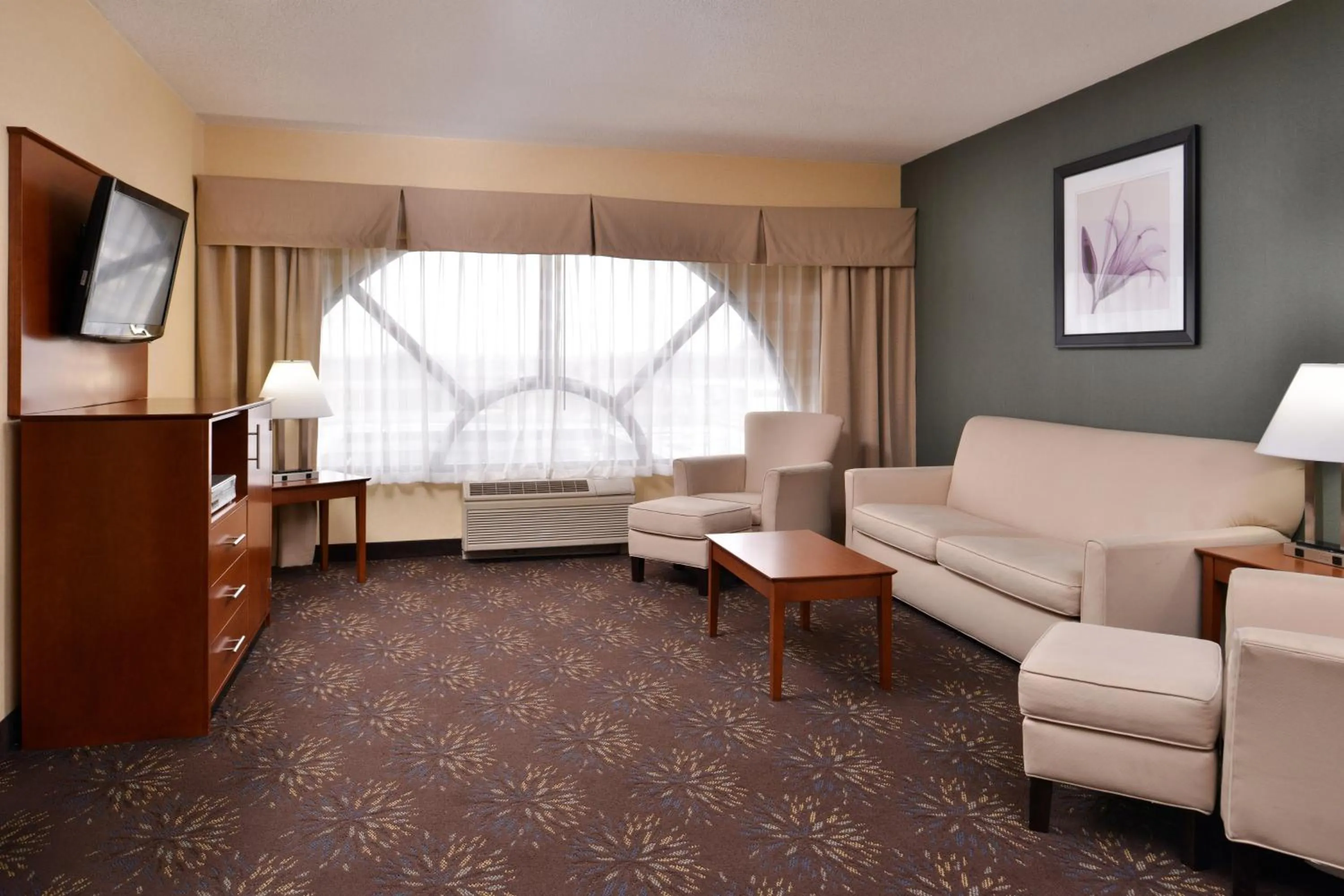 Photo of the whole room in Holiday Inn Express Hotel & Suites West Chester by IHG