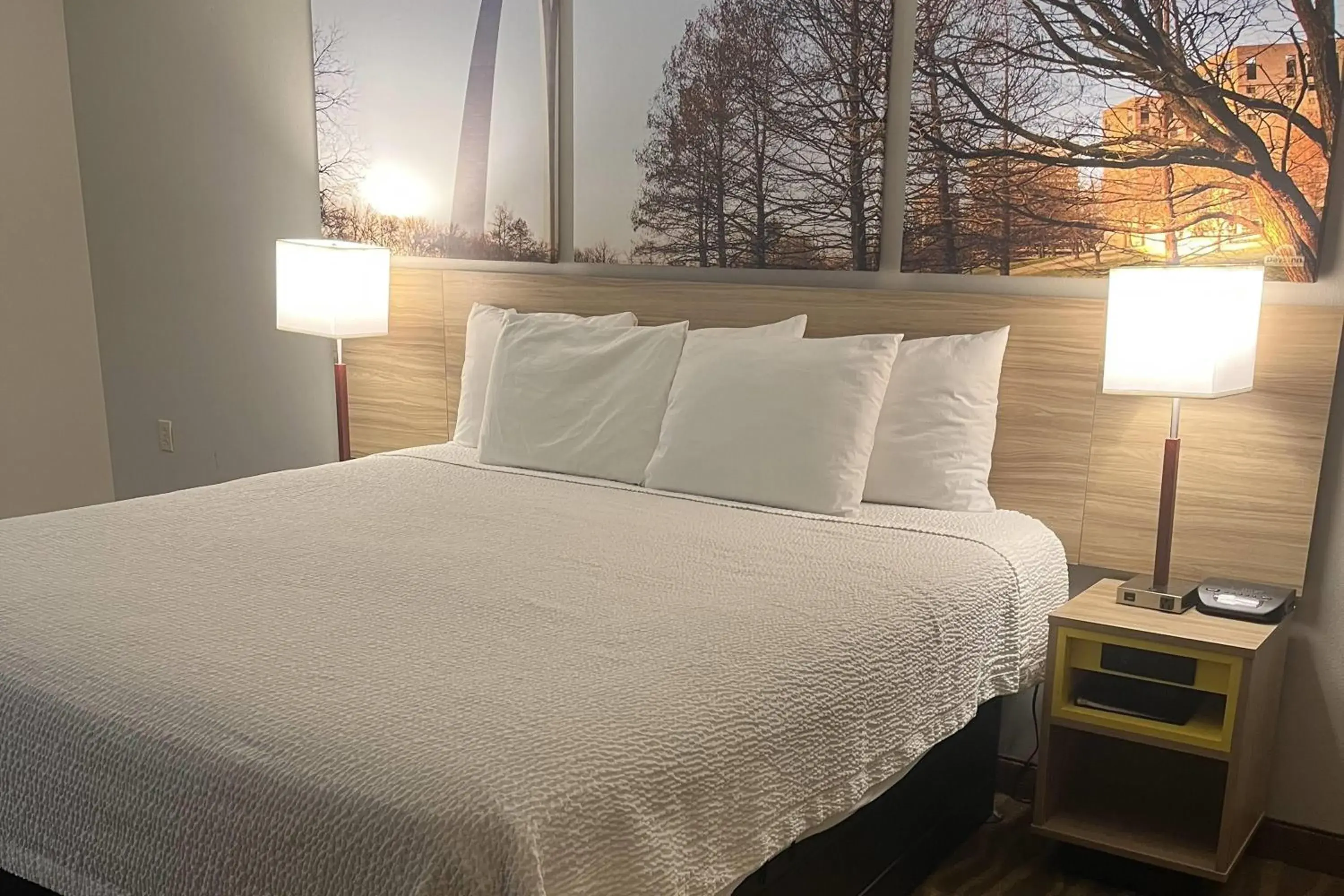 King Room - Smoking in Days Inn & Suites by Wyndham Cuba King Room - Smoking in Days Inn & Suites by Wyndham Cuba