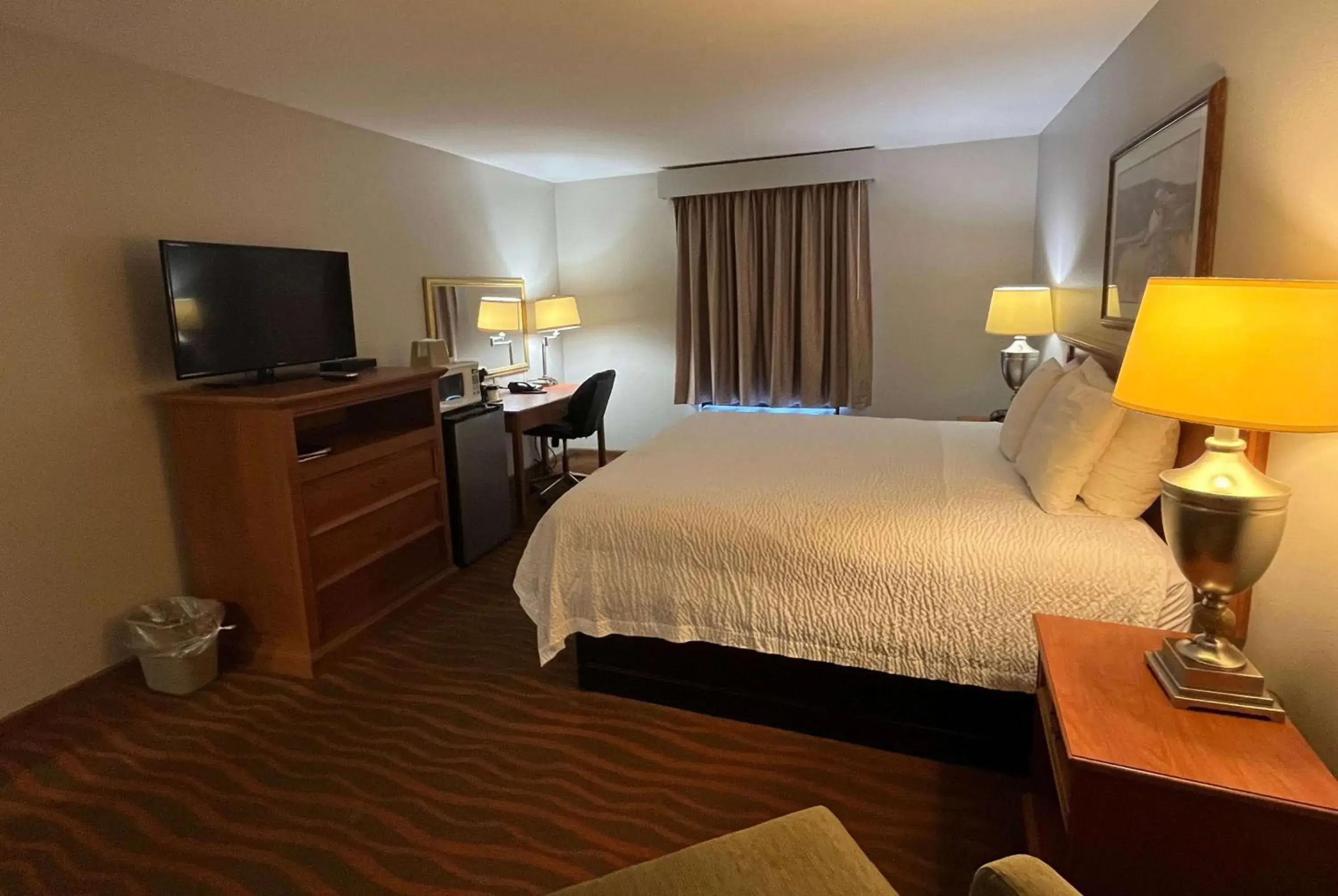 King Room - Non-Smoking in Days Inn & Suites by Wyndham Cuba King Room - Non-Smoking in Days Inn & Suites by Wyndham Cuba