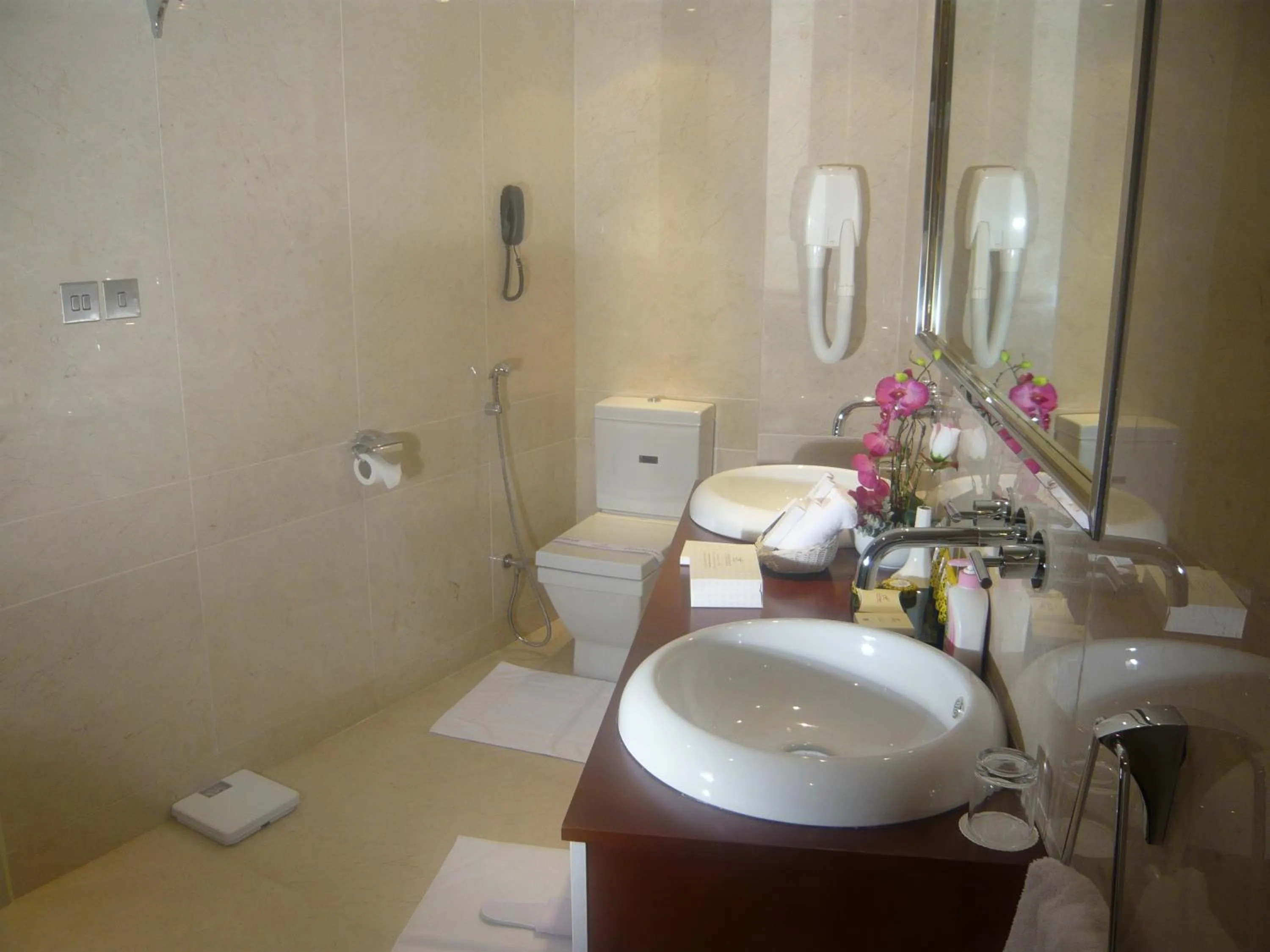 Bathroom in Frontel Al Harithia Hotel