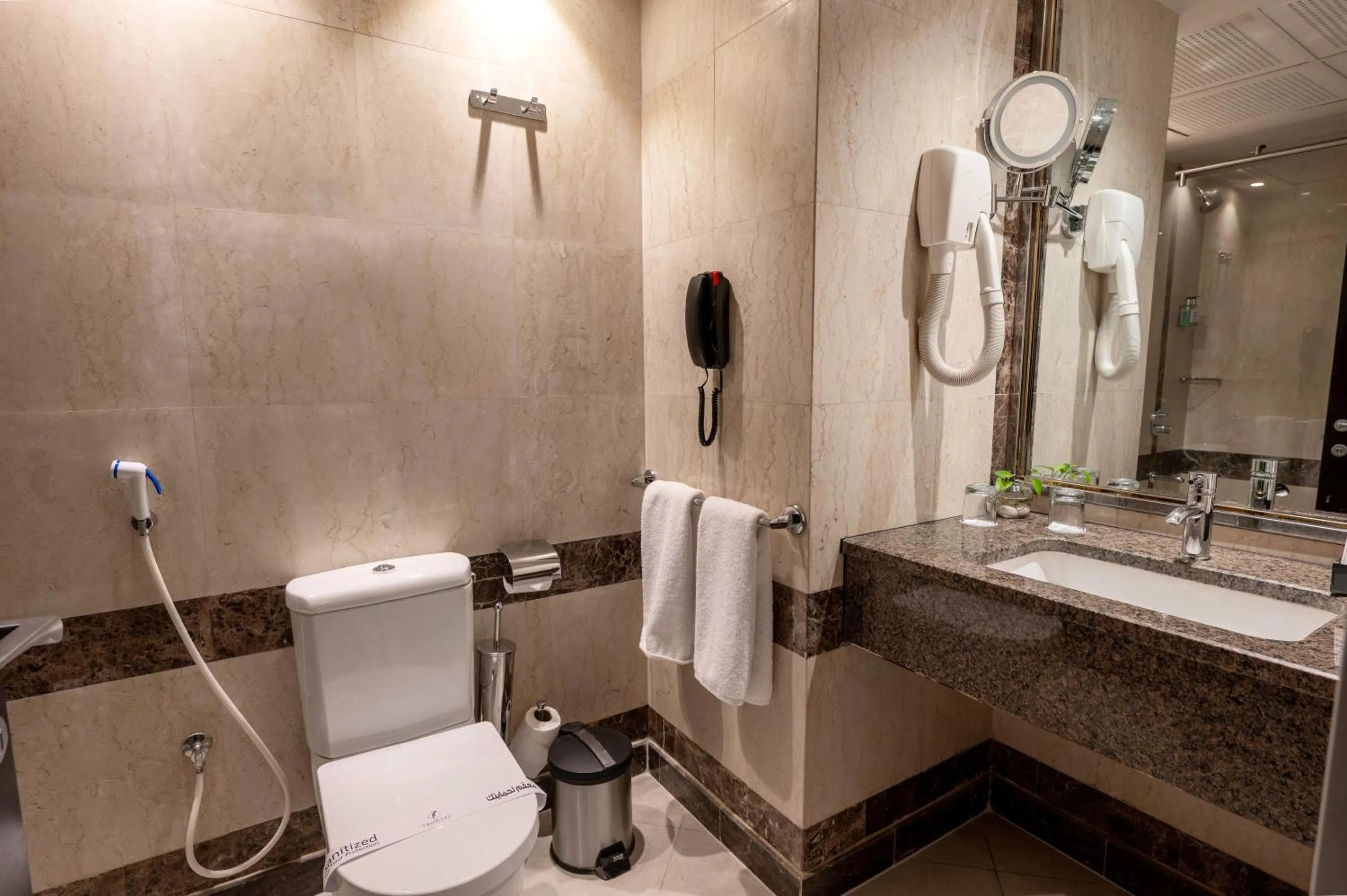 Shower in Maysan Al Harithia Hotel