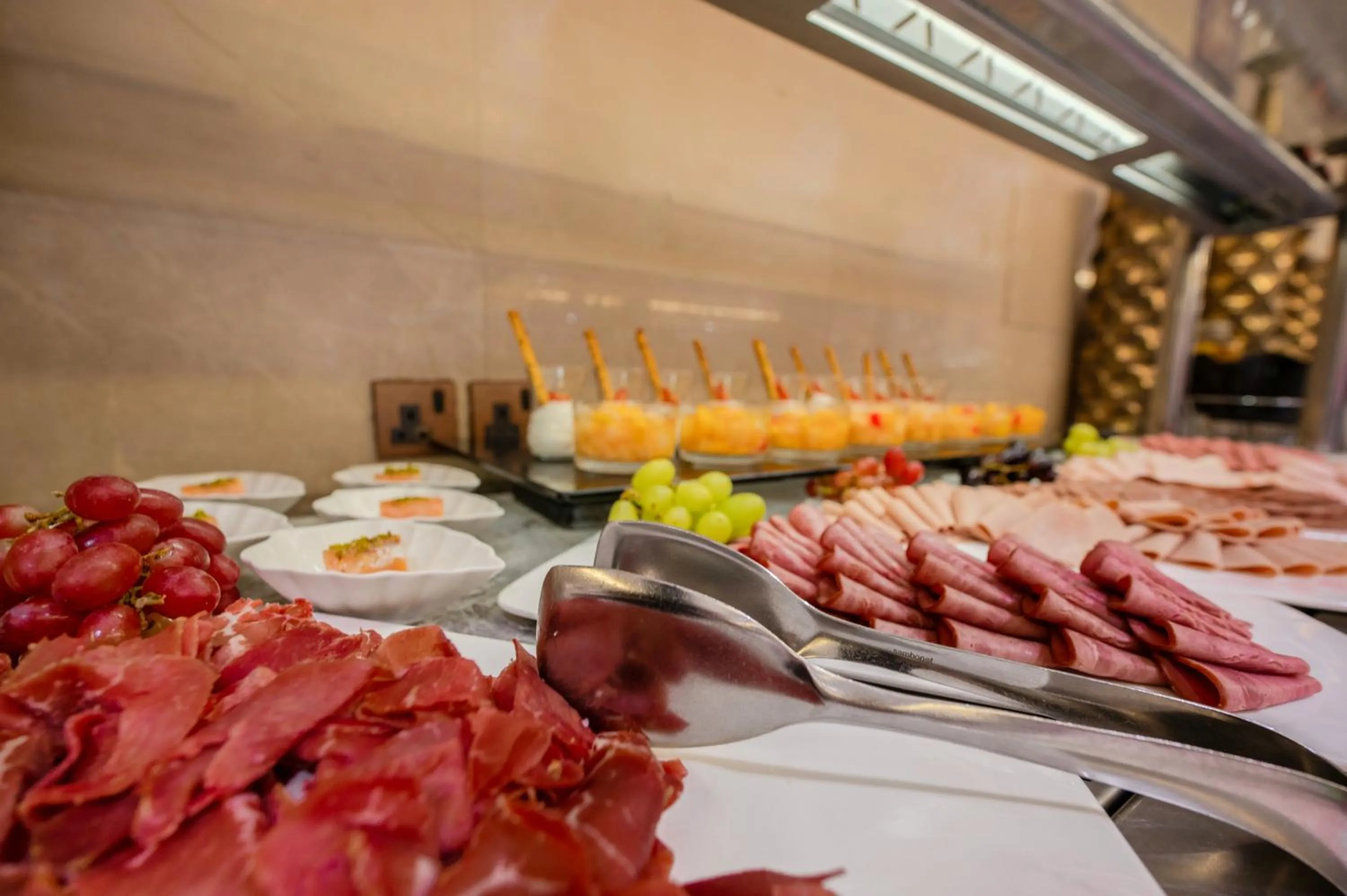 Restaurant/places to eat in Maysan Al Harithia Hotel