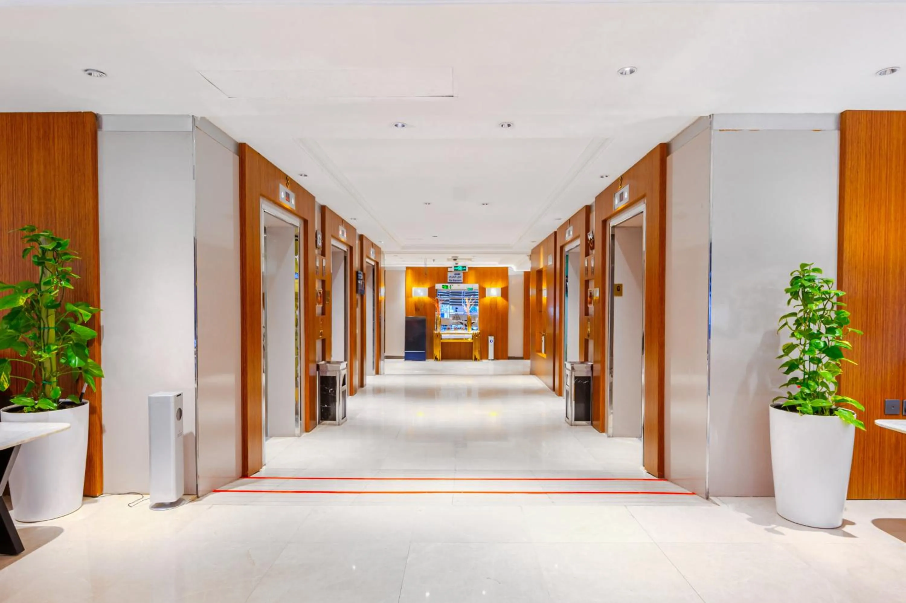 elevator, Bed in Maysan Al Harithia Hotel