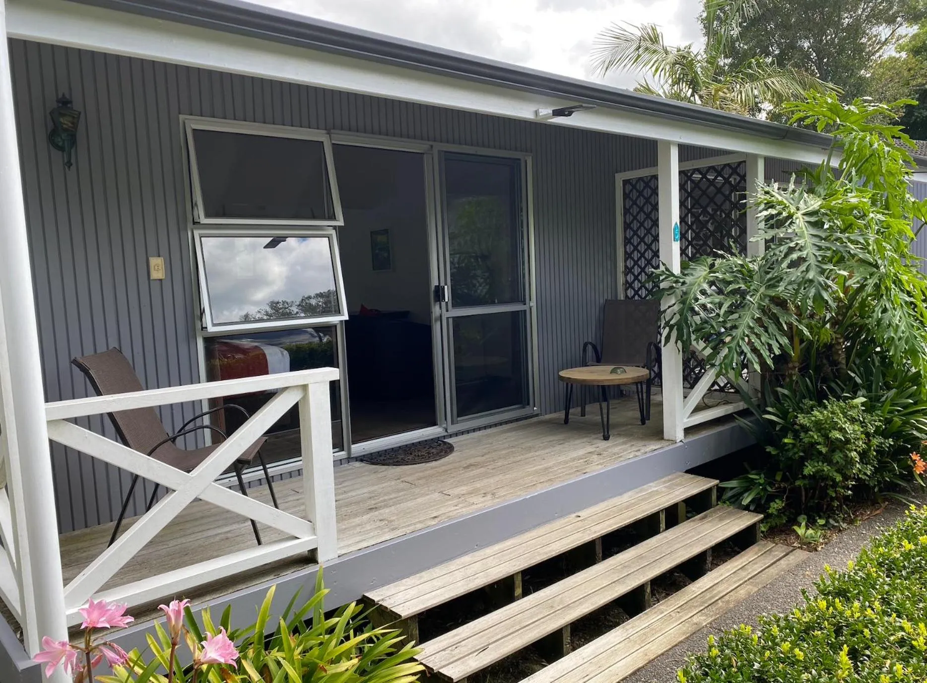 Colonial House Motel