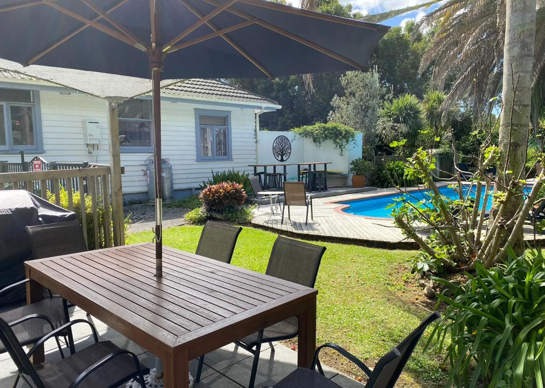 Colonial House Motel