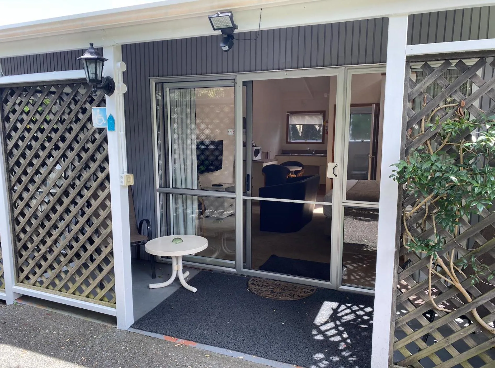 Colonial House Motel