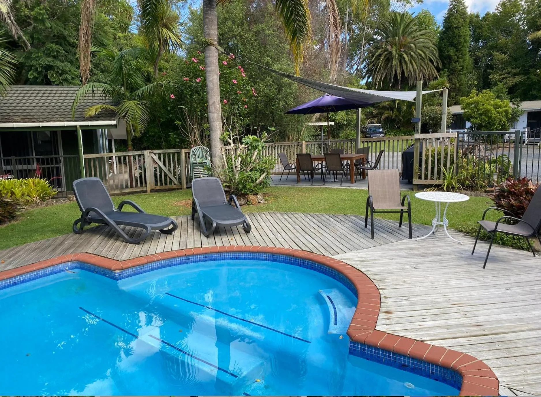 Colonial House Motel