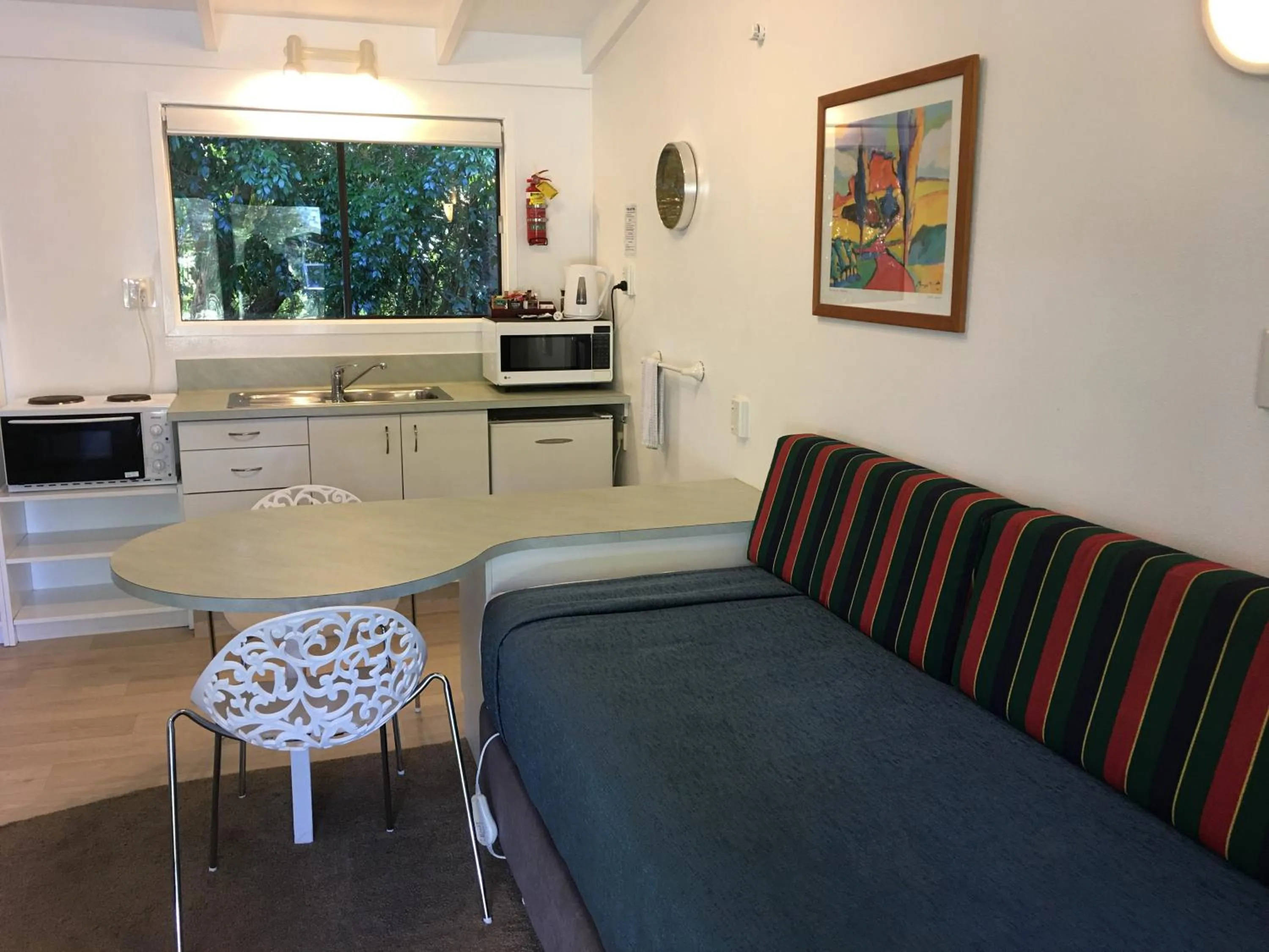 Colonial House Motel