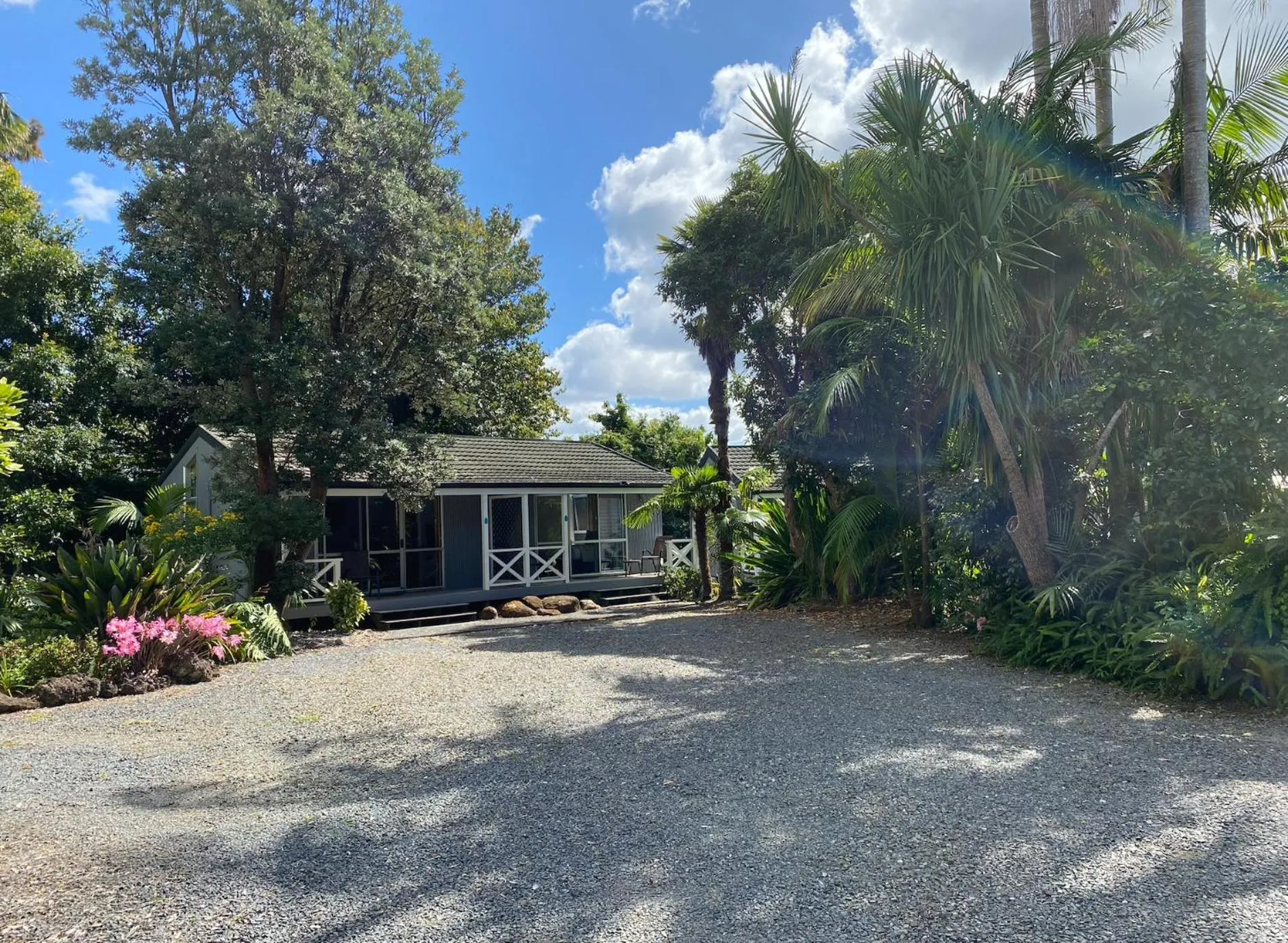 Colonial House Motel