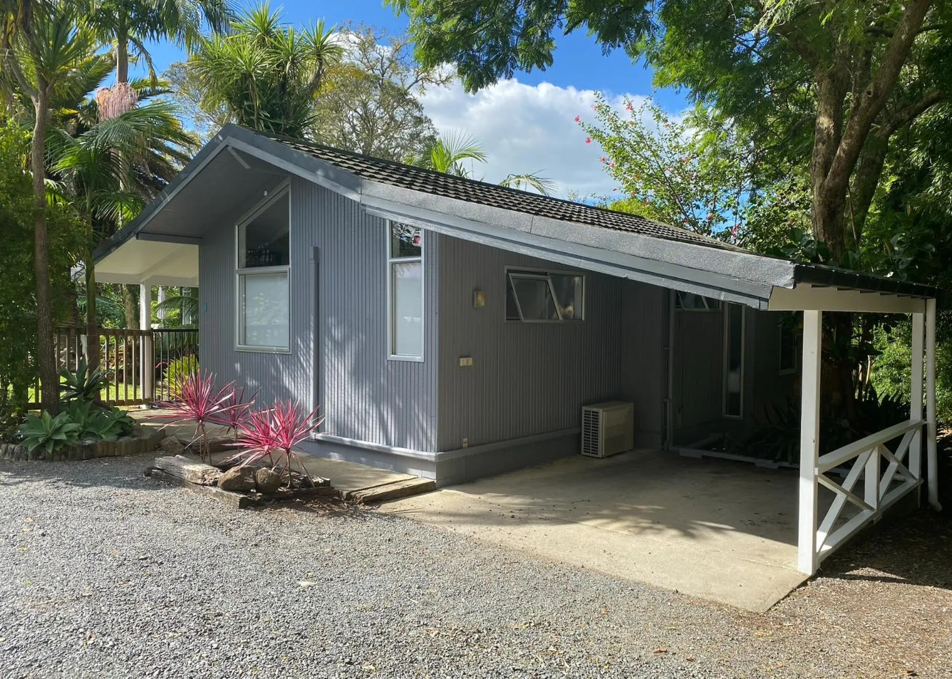 Property building in Colonial House Motel