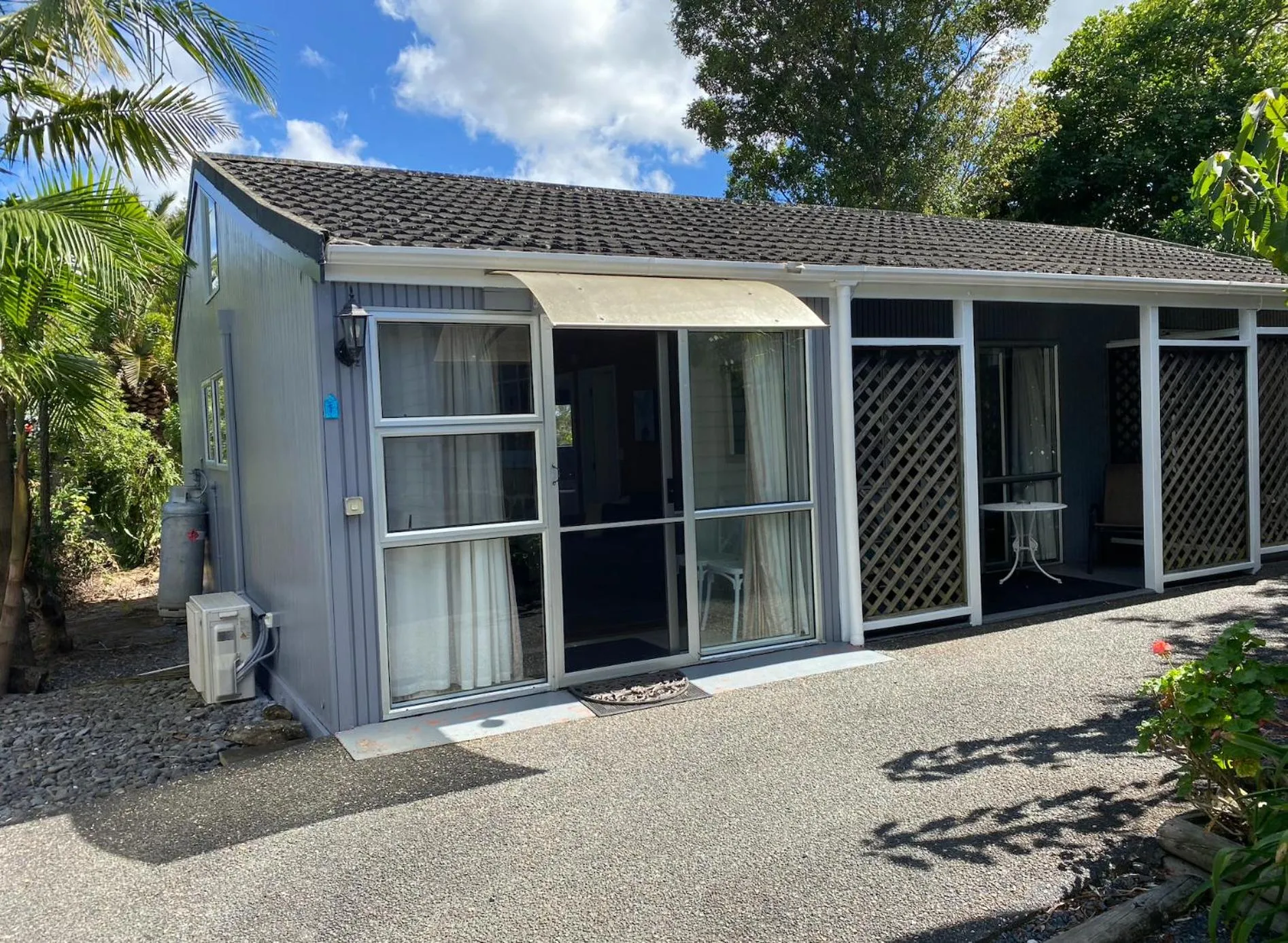 Colonial House Motel