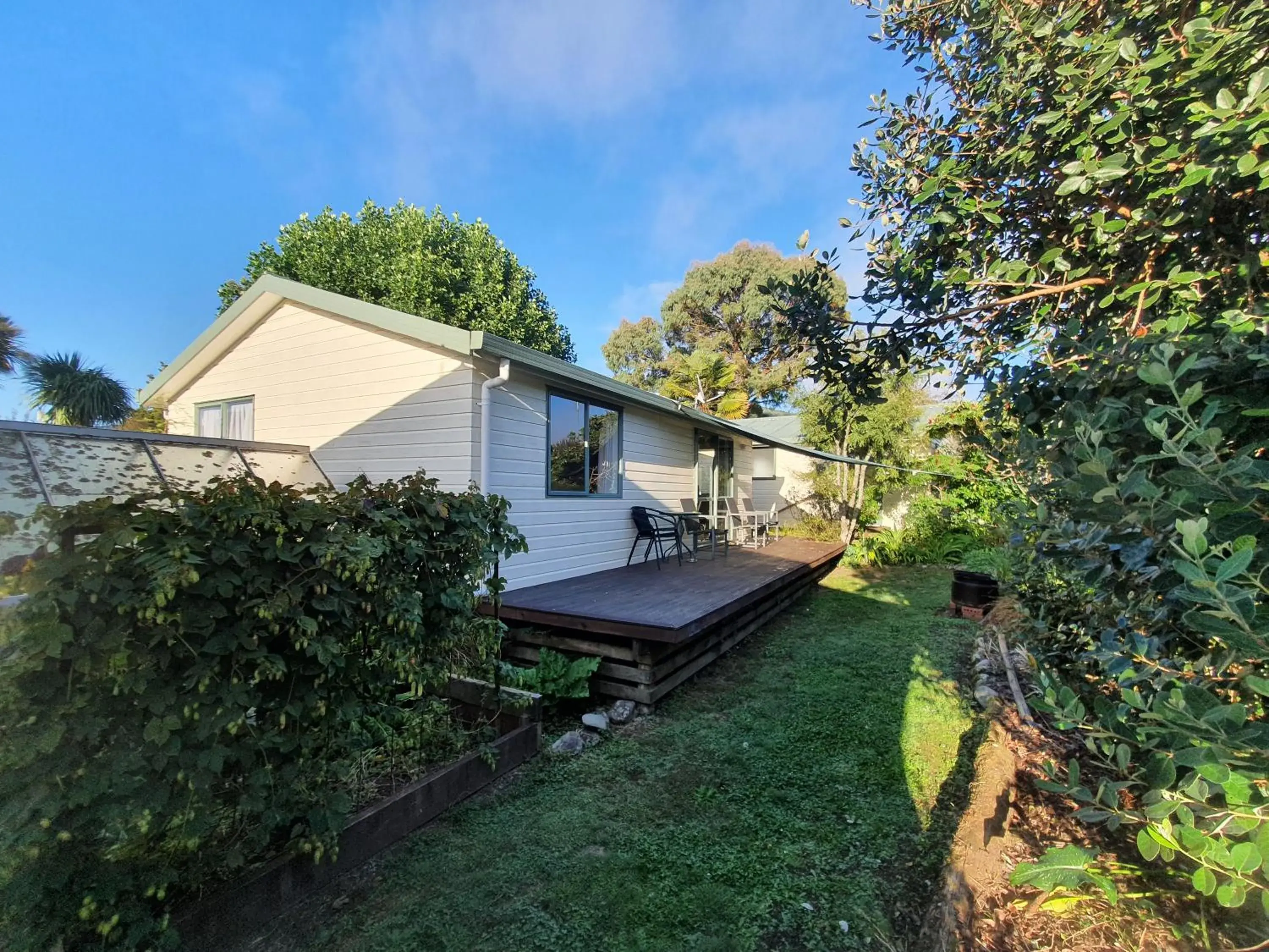 Falcon Two-Bedroom Cottage in Off The Beaten Trail Acc & Bike Tours Falcon Two-Bedroom Cottage in Off The Beaten Trail Acc & Bike Tours