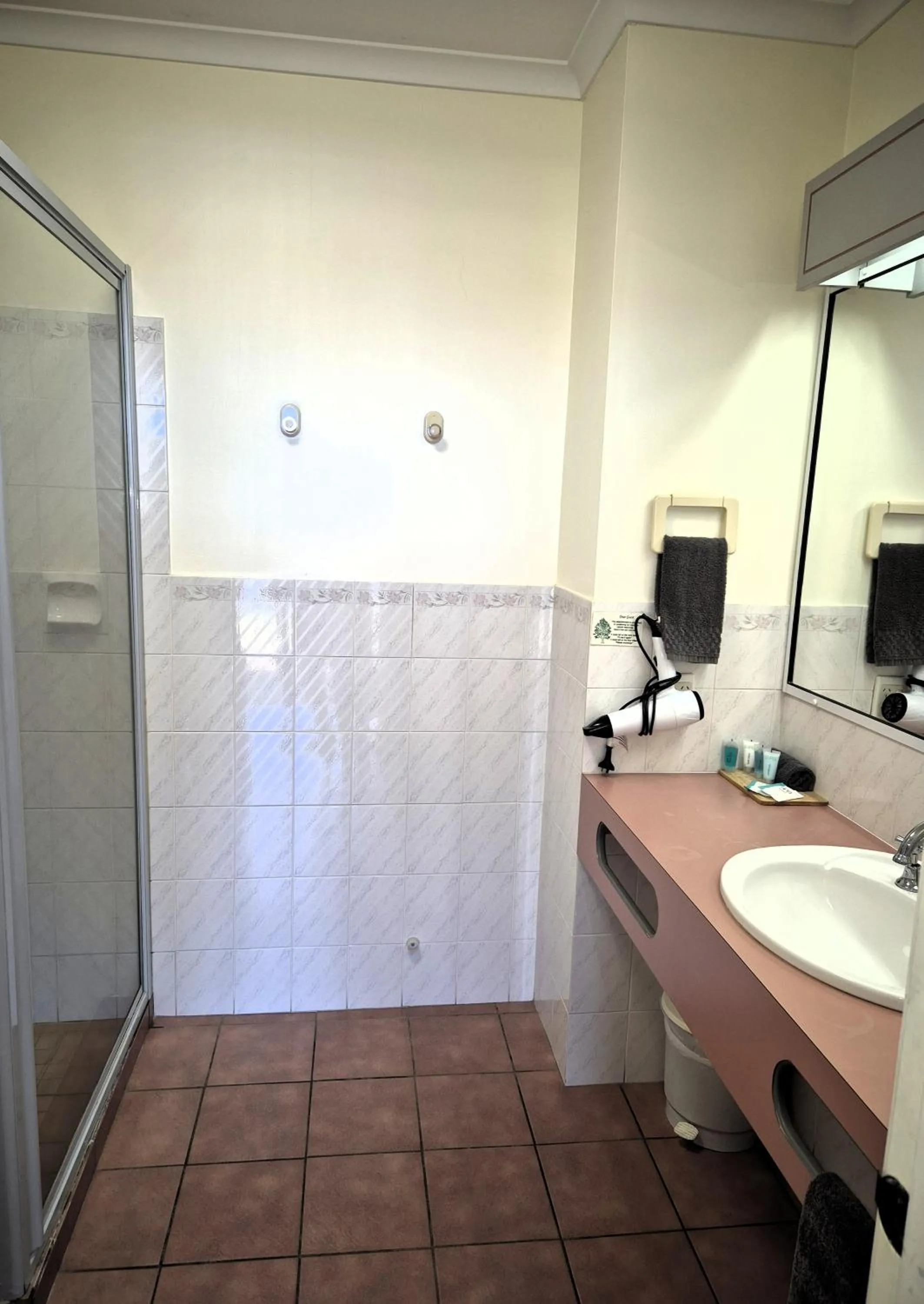 Bathroom in Twofold Bay Motor Inn