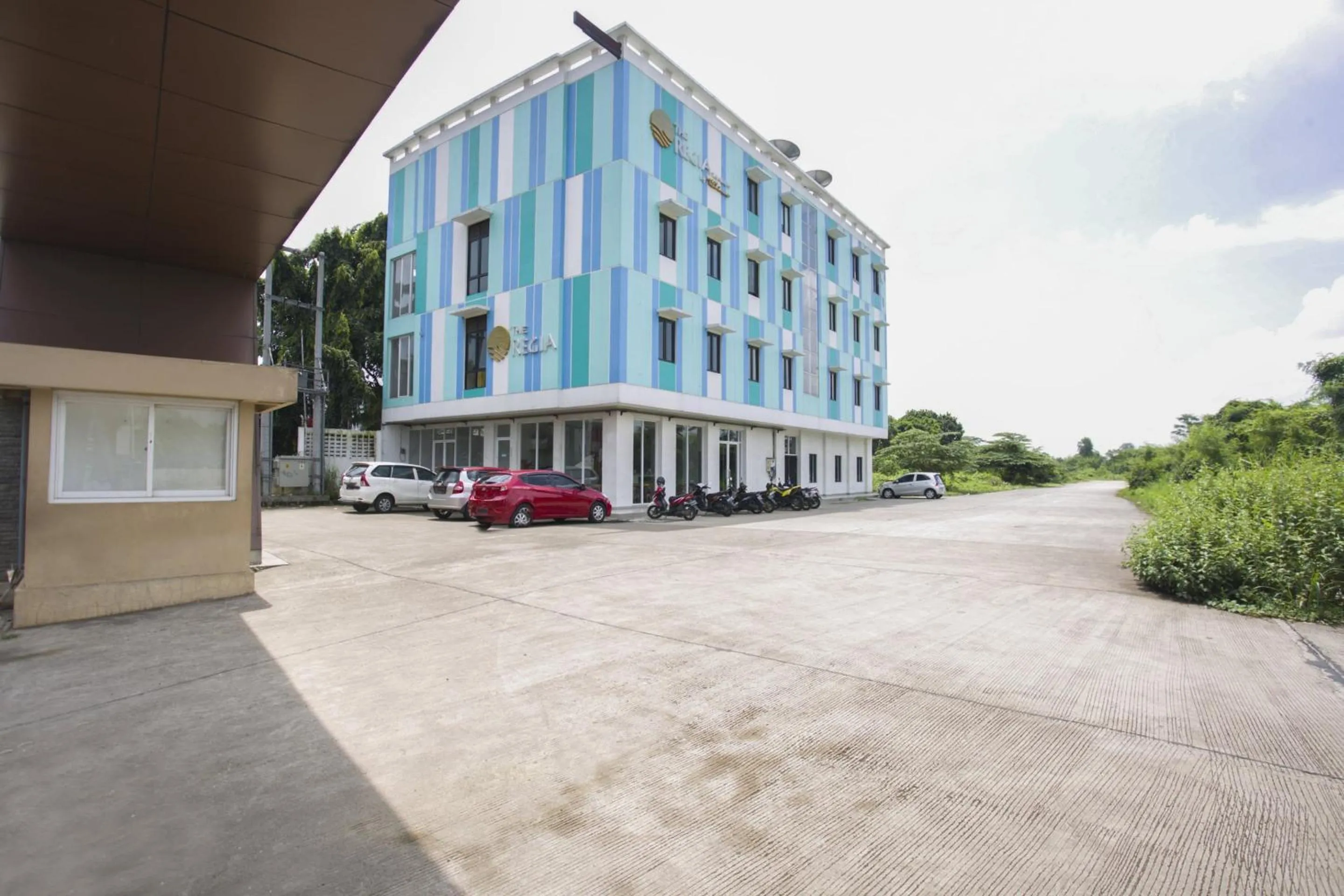 Facade/entrance in Collection O Bekasi Timur Near Gedung Juang Formerly Regia Tambun