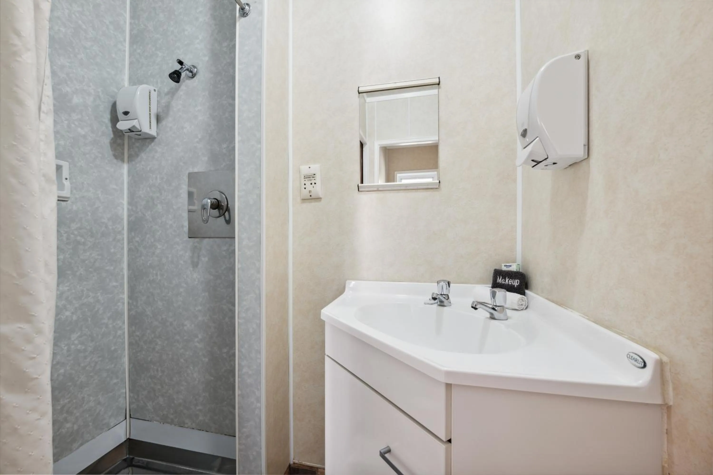 Shower in Flamingo Motel