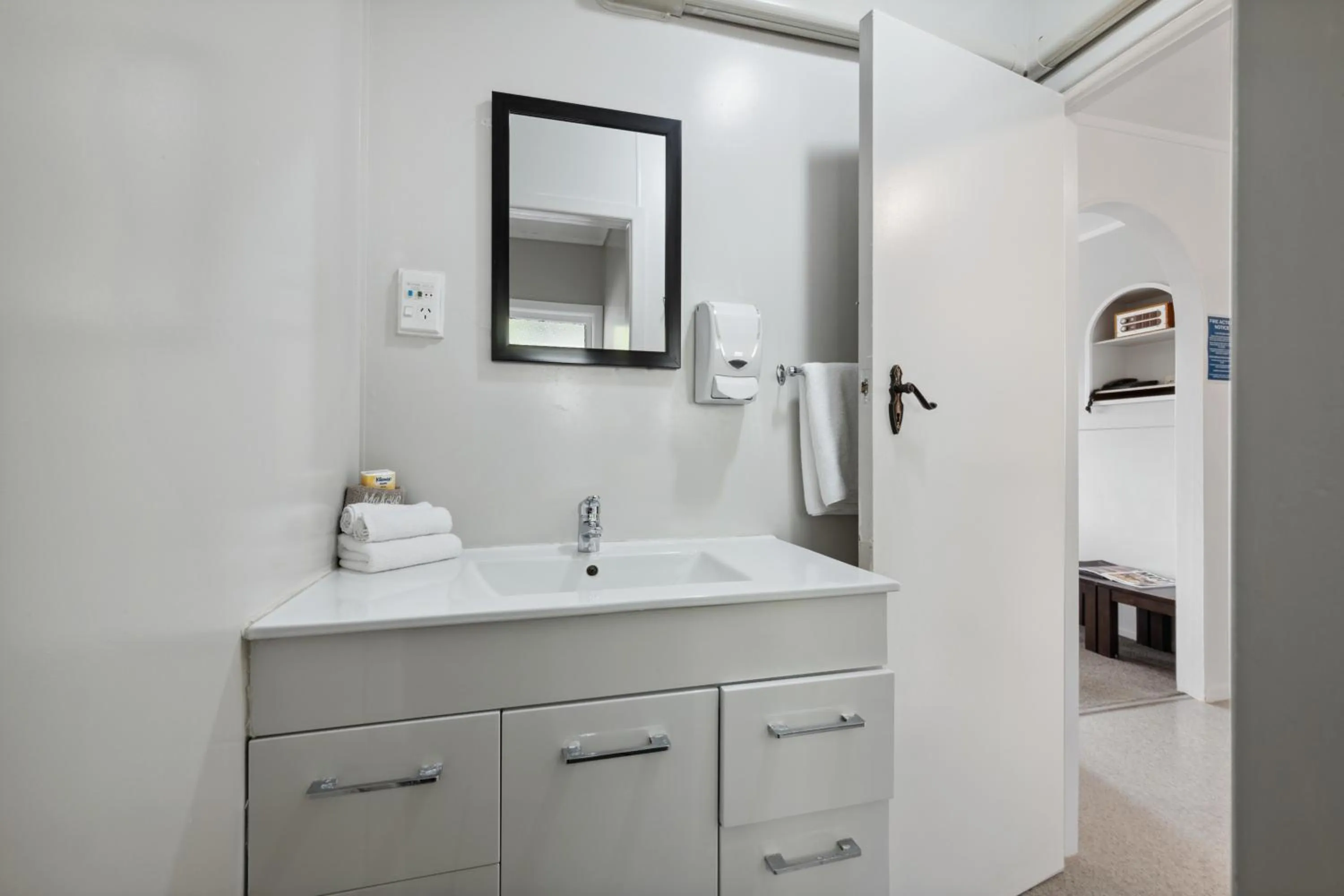 Bathroom in Flamingo Motel