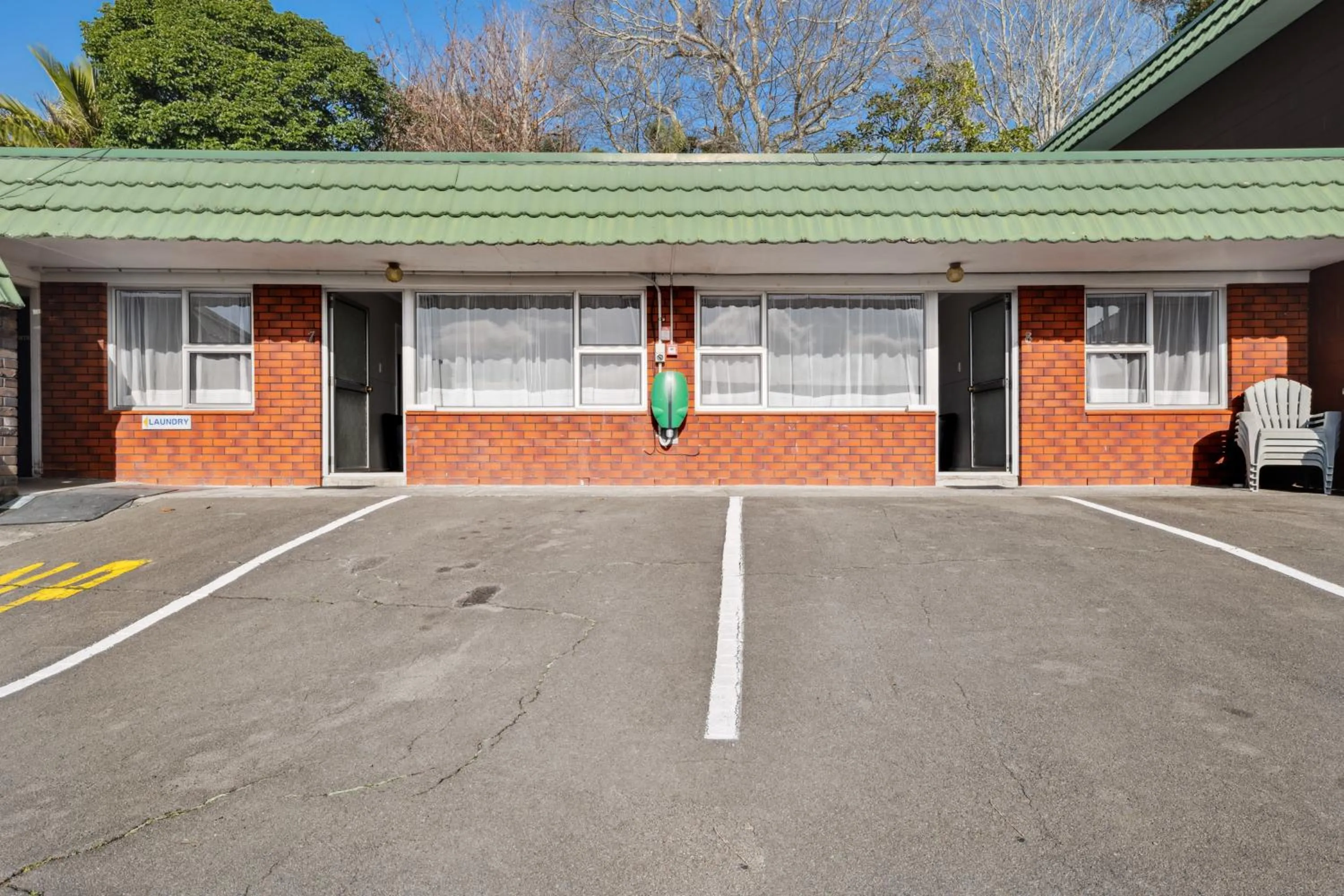 Property building in Flamingo Motel