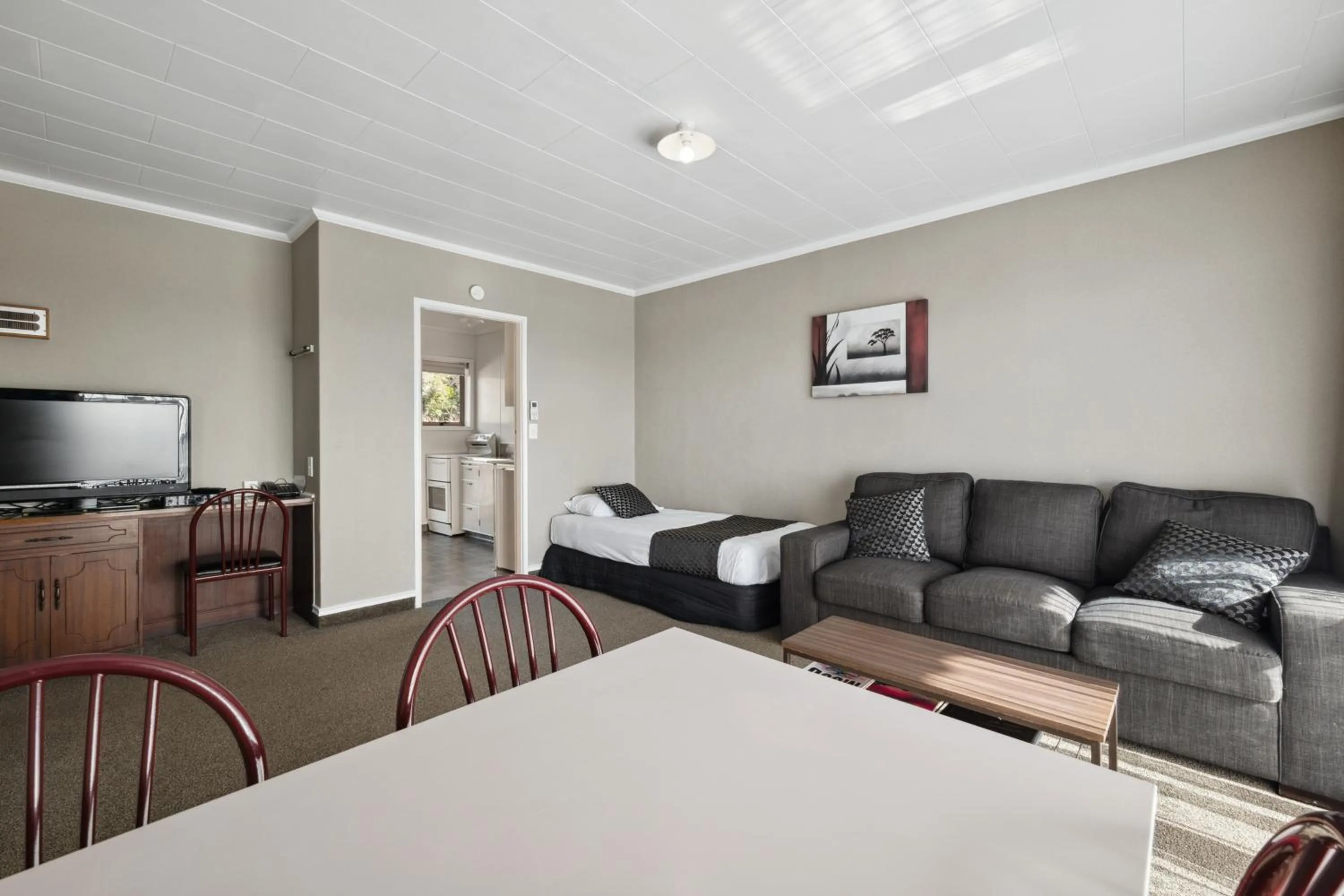 Bed in Flamingo Motel