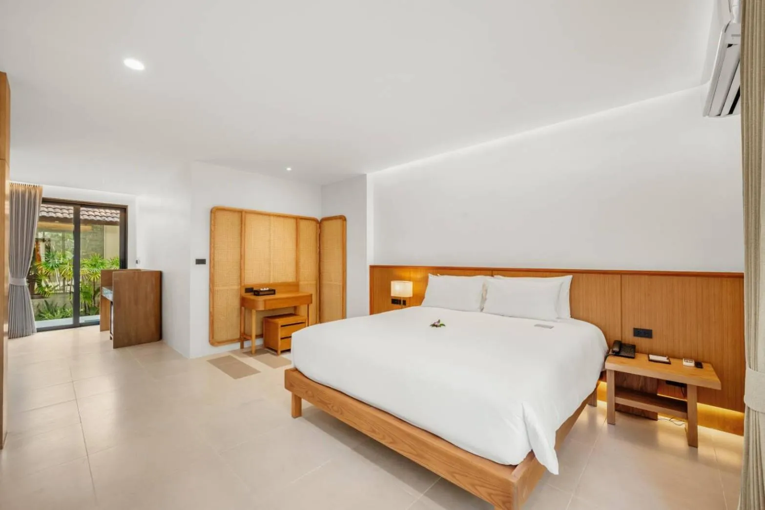 Bed in Baan Chaweng Beach Resort & Spa - SHA Extra Plus