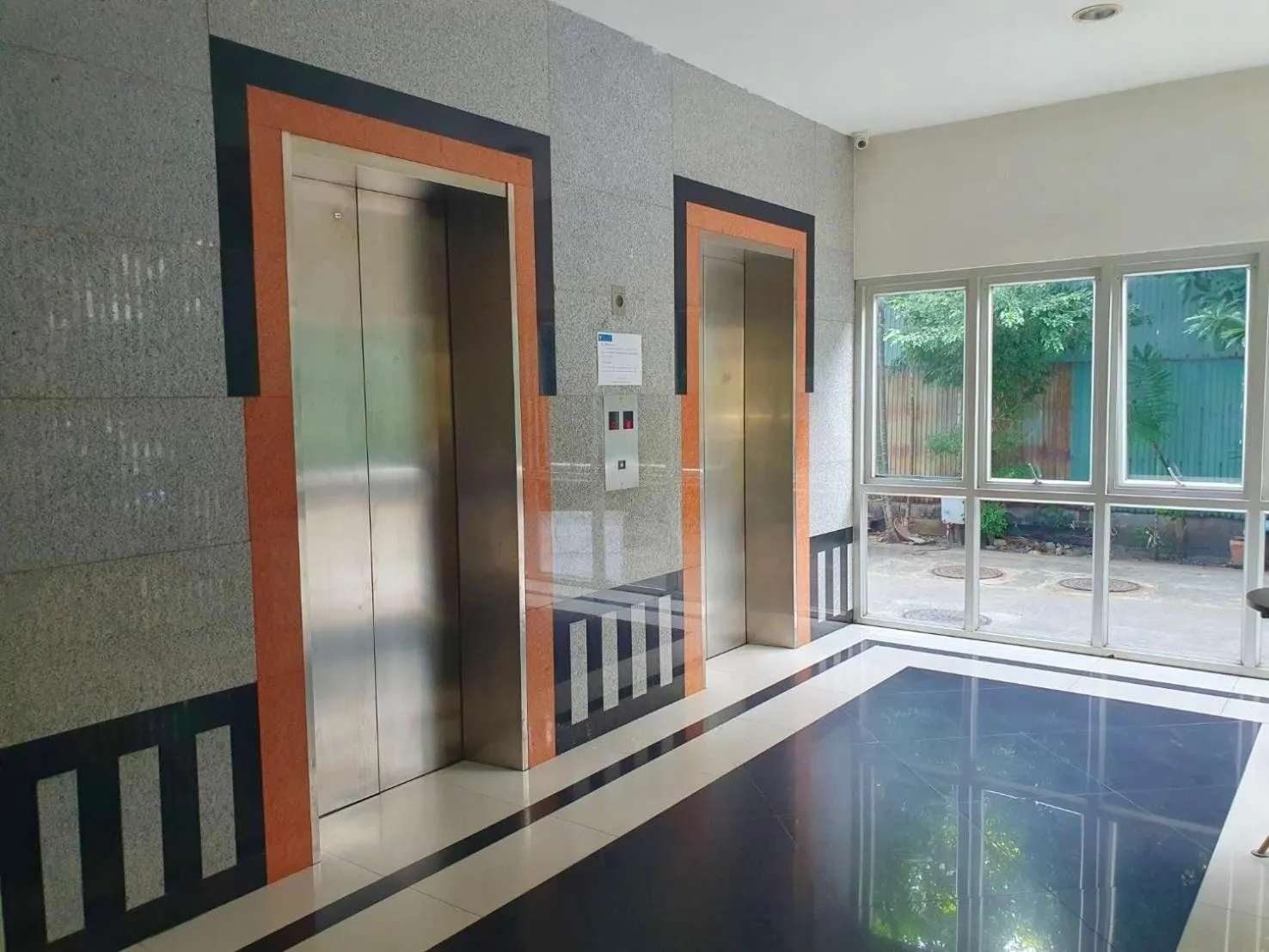 elevator in Mansion Sarasinee @ Chatuchak