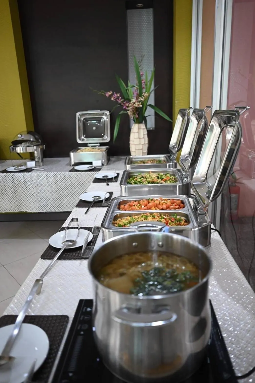 Restaurant/places to eat in Mansion Sarasinee @ Chatuchak