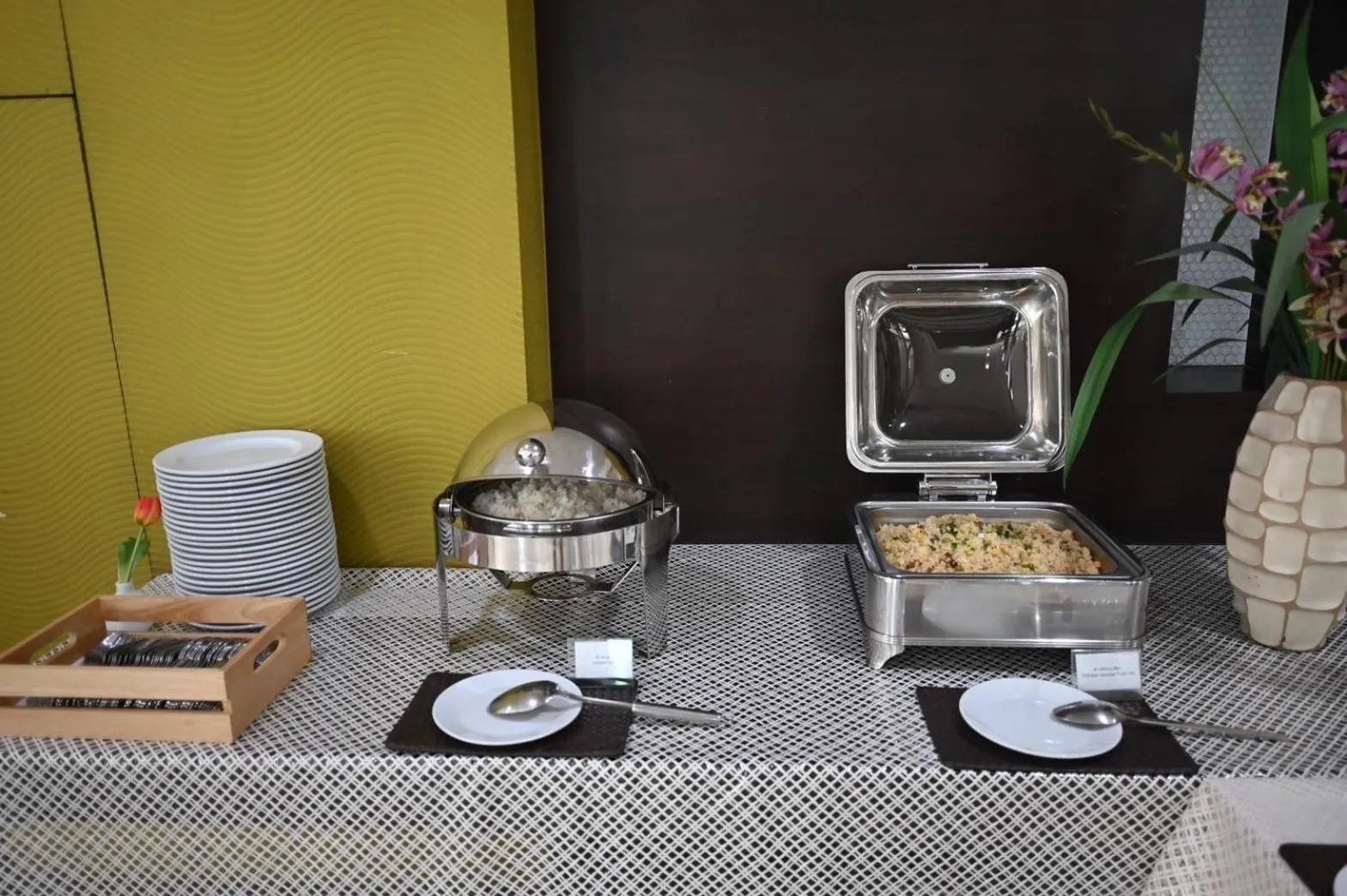 Restaurant/places to eat in Mansion Sarasinee @ Chatuchak