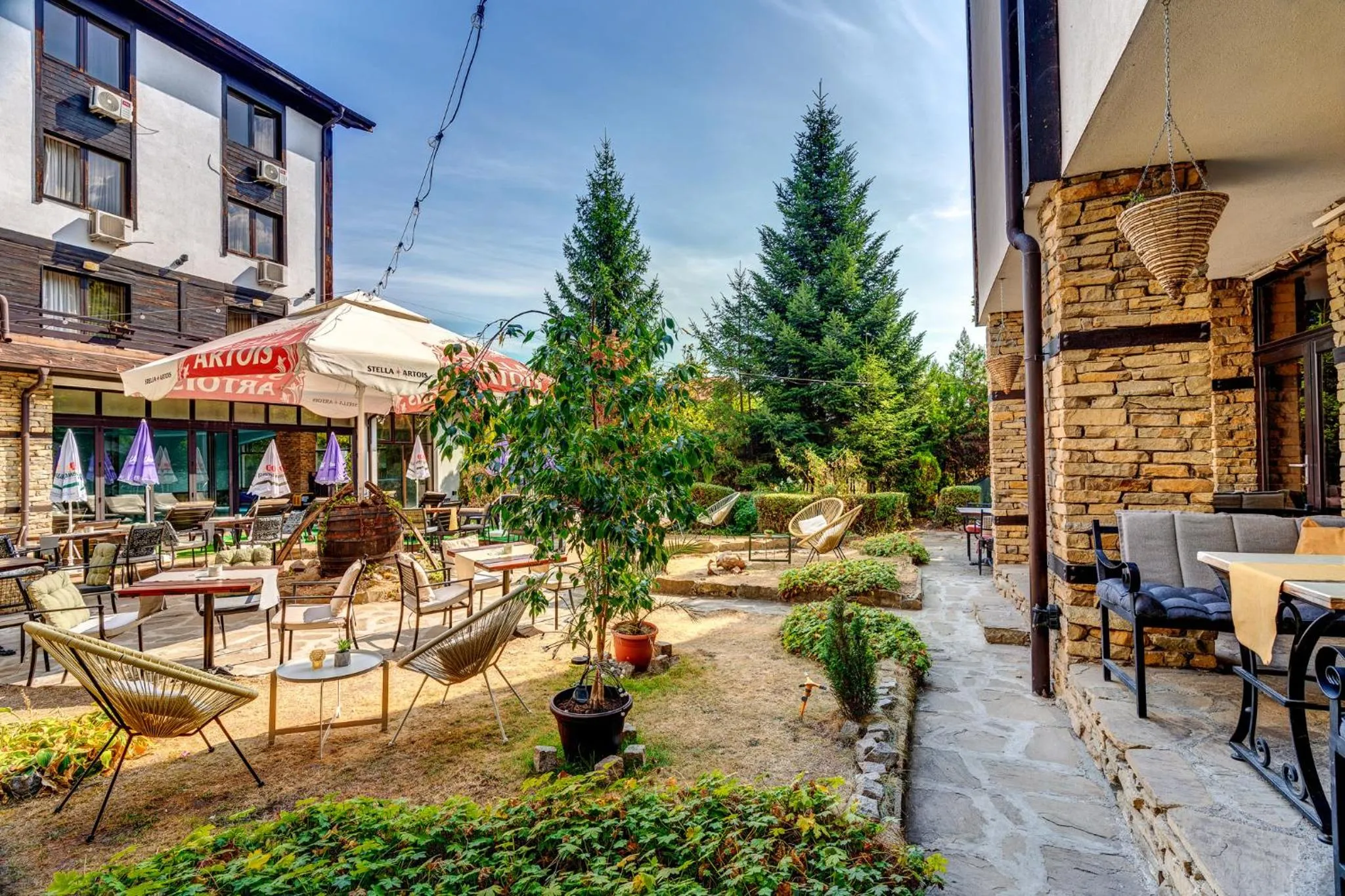 Garden in Hotel Bansko SPA & Holidays - Free Parking