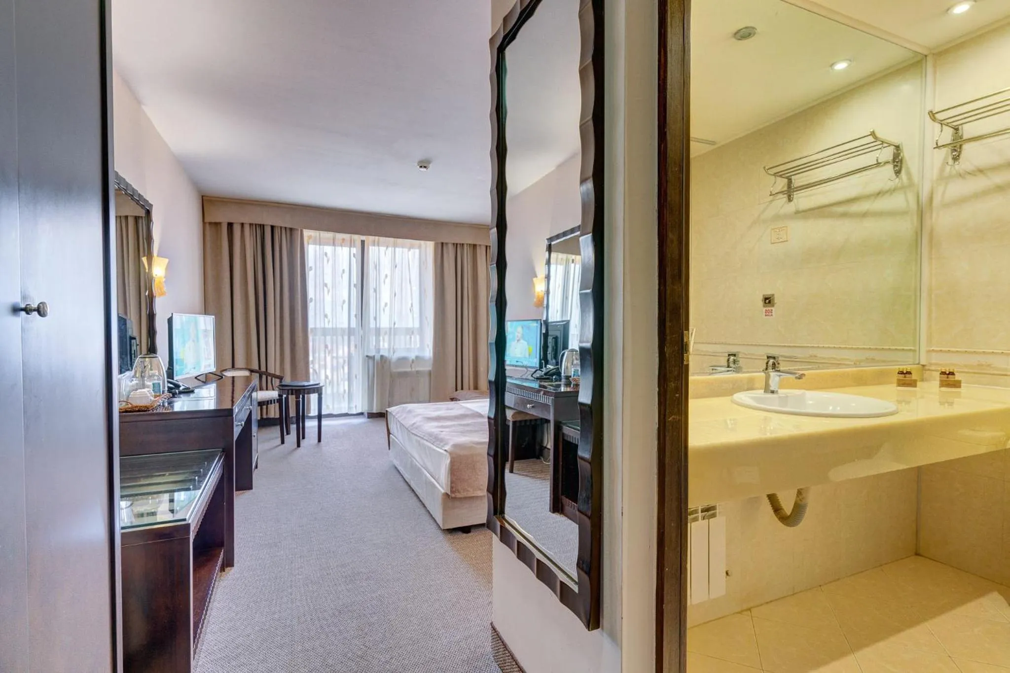 Bedroom in Hotel Bansko SPA & Holidays - Free Parking