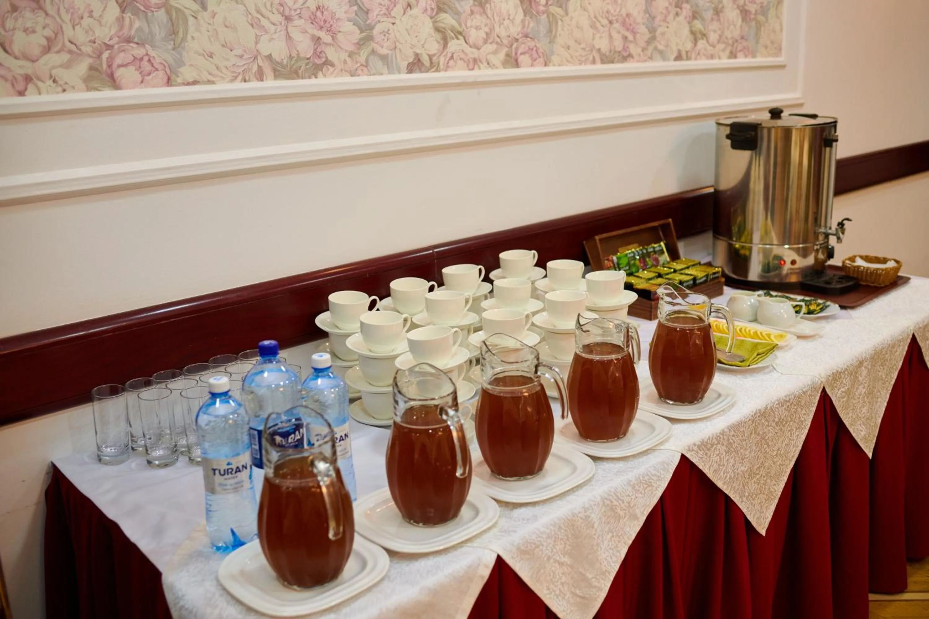 Breakfast in Grand Hotel Victory