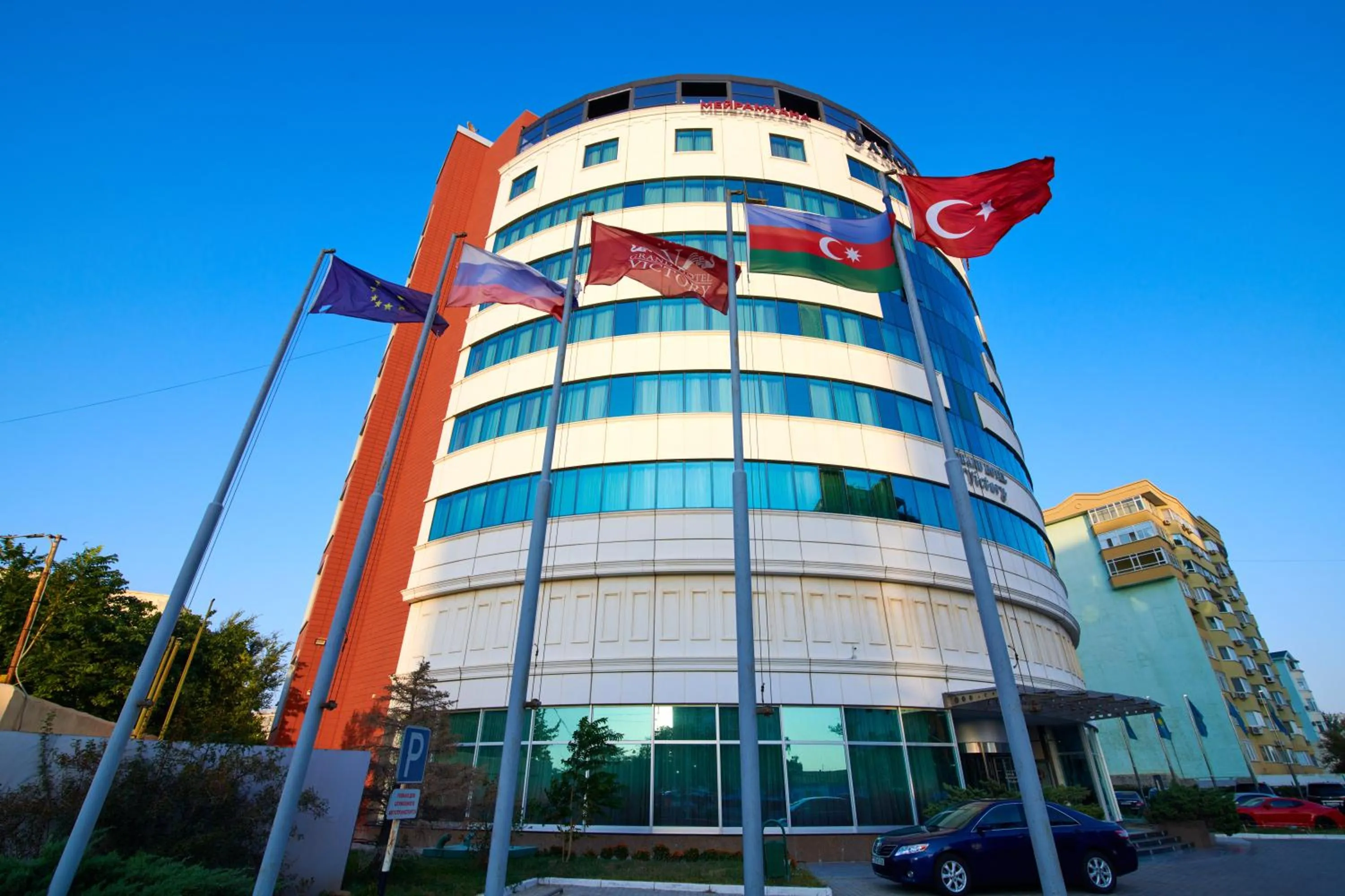 Parking in Grand Hotel Victory