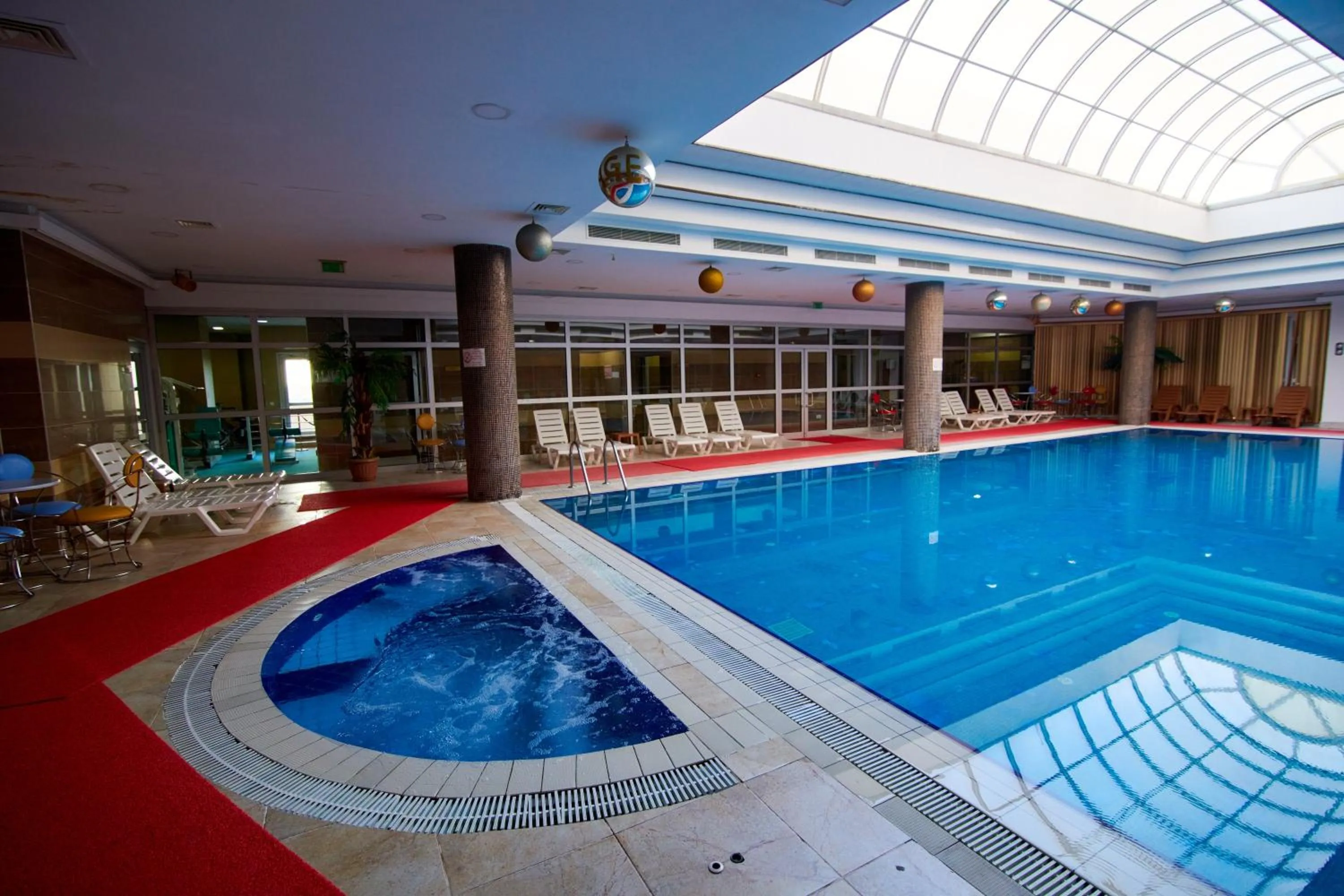 Swimming pool in Grand Hotel Victory