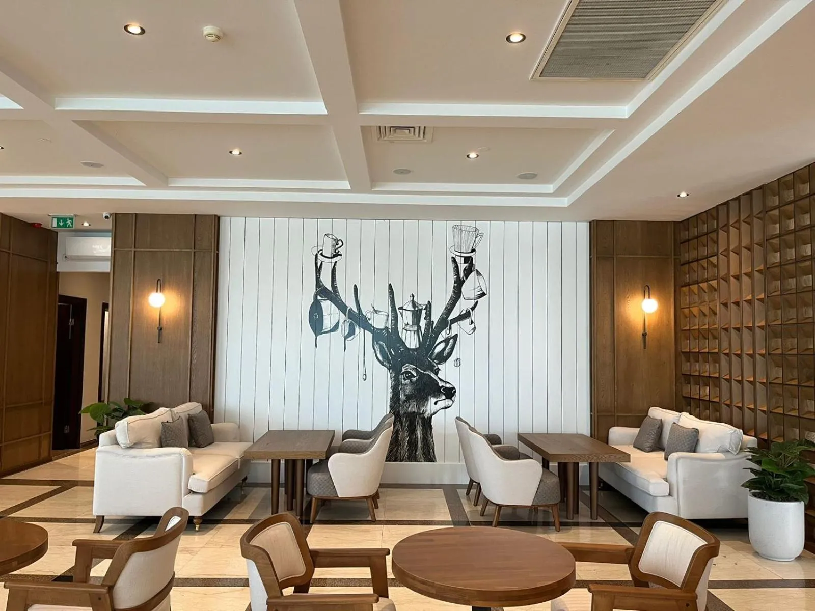 Restaurant/places to eat in Grand Hotel Victory