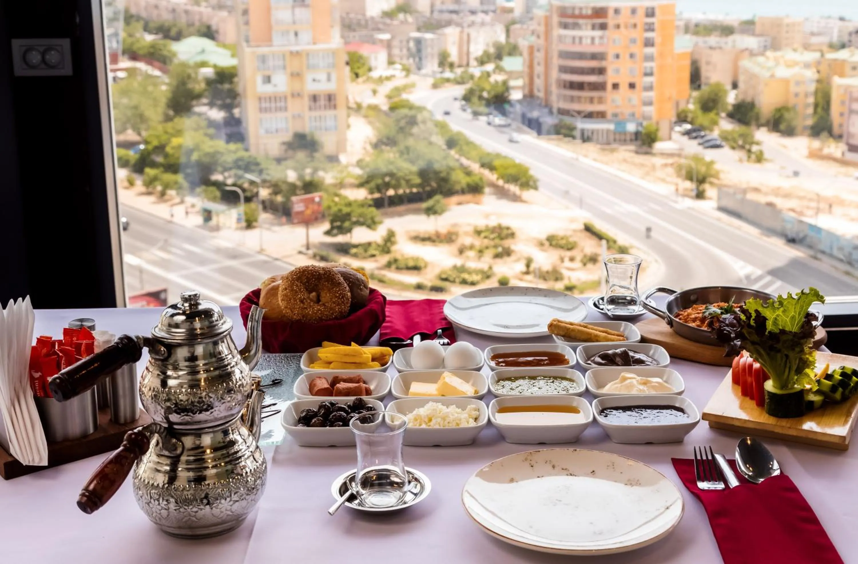 Restaurant/places to eat in Grand Hotel Victory