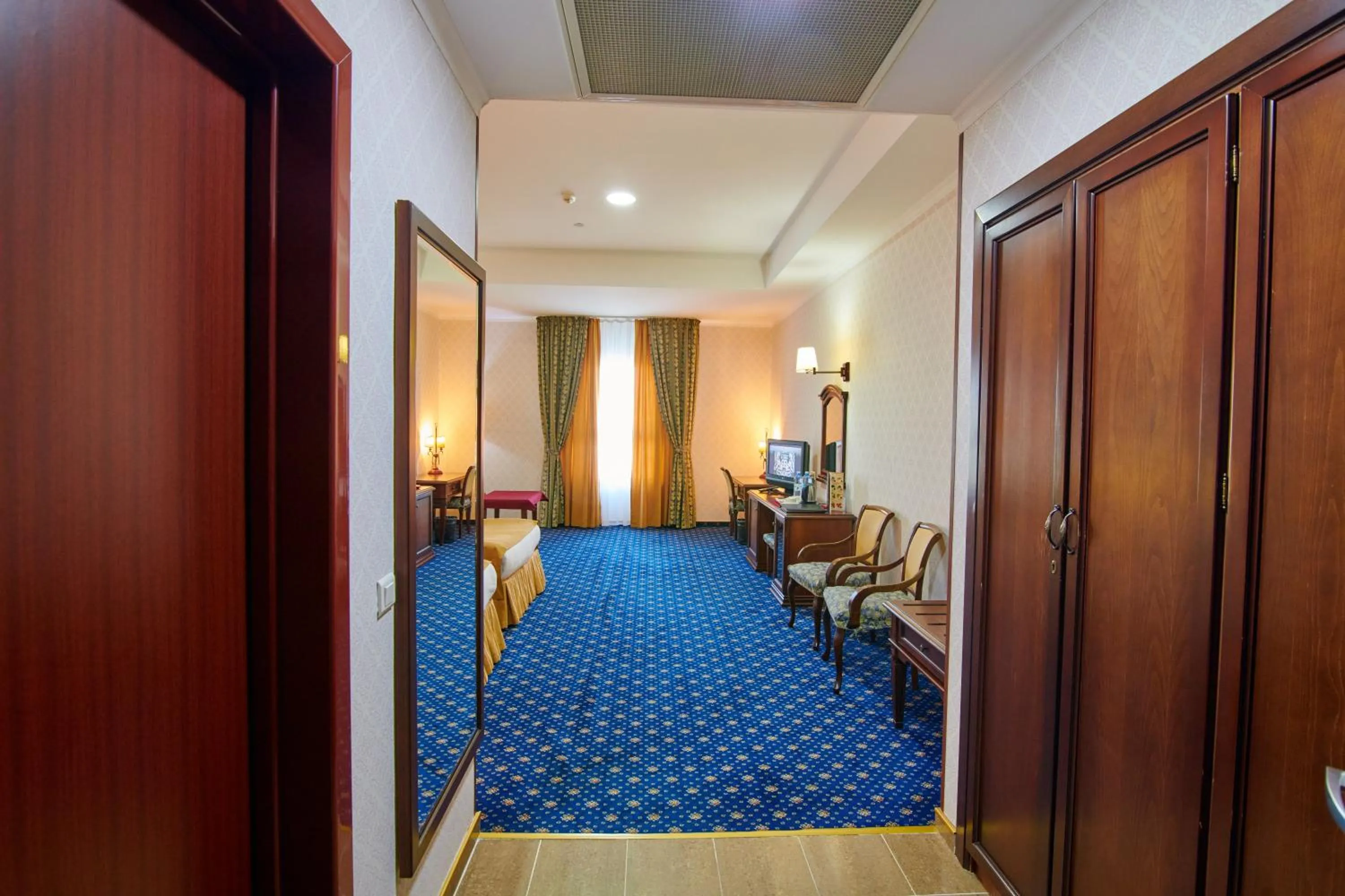 wardrobe in Grand Hotel Victory