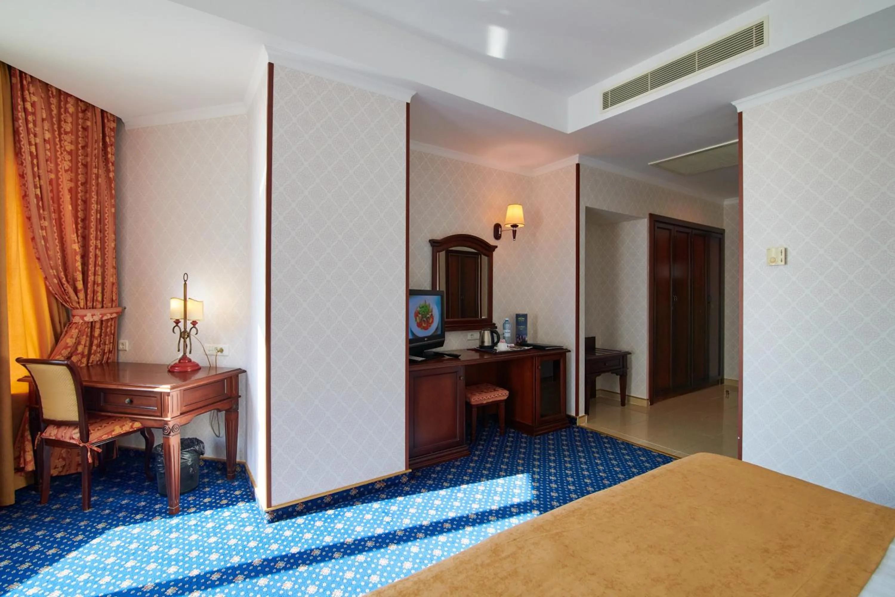 TV and multimedia, Bed in Grand Hotel Victory