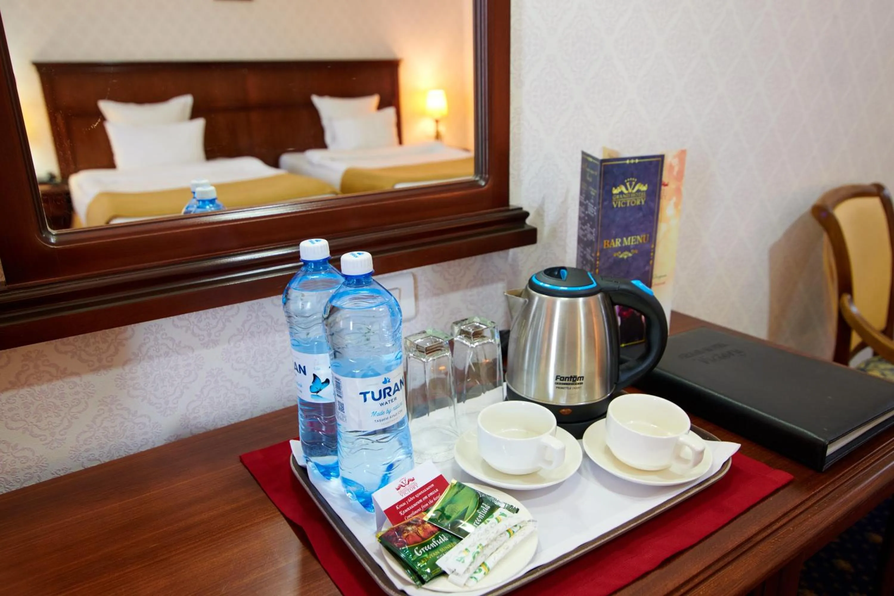 Coffee/tea facilities, Bed in Grand Hotel Victory