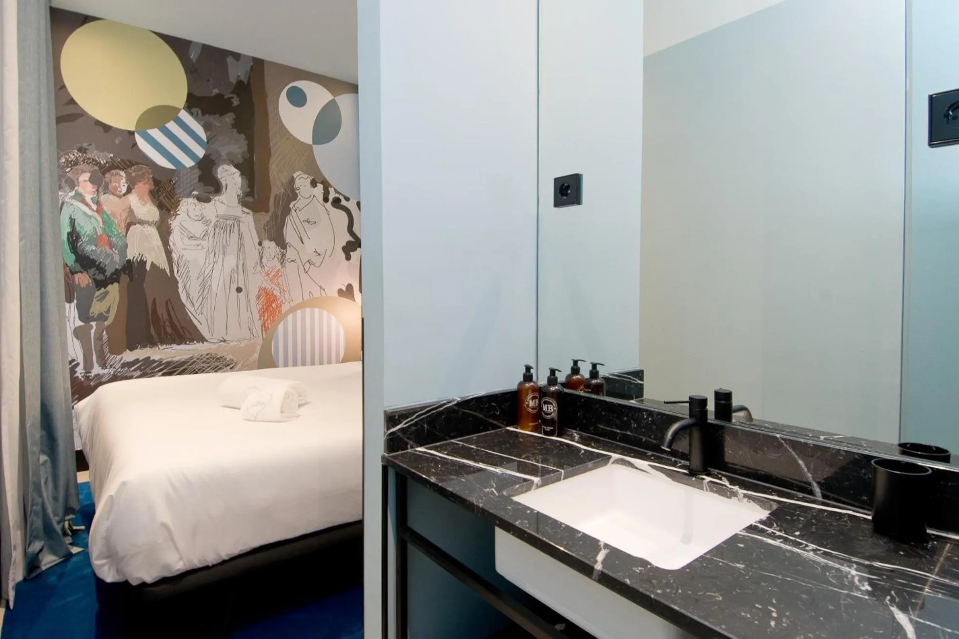 Bathroom, Bed in Amor de Dios 17 Boutique Apartments