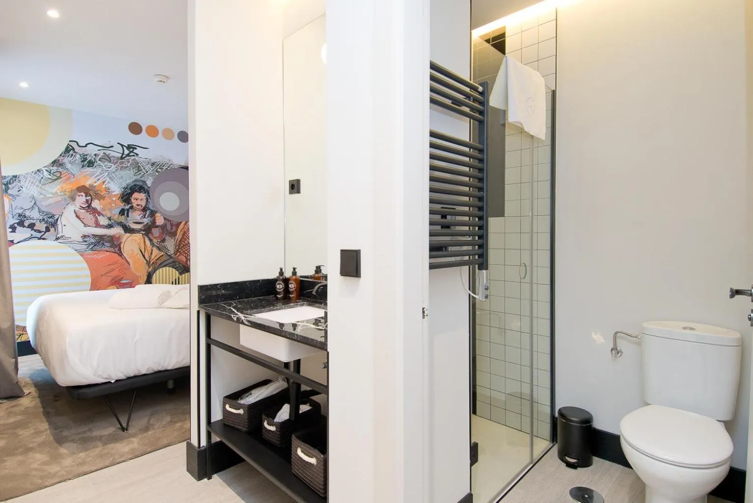 Shower in Amor de Dios 17 Boutique Apartments