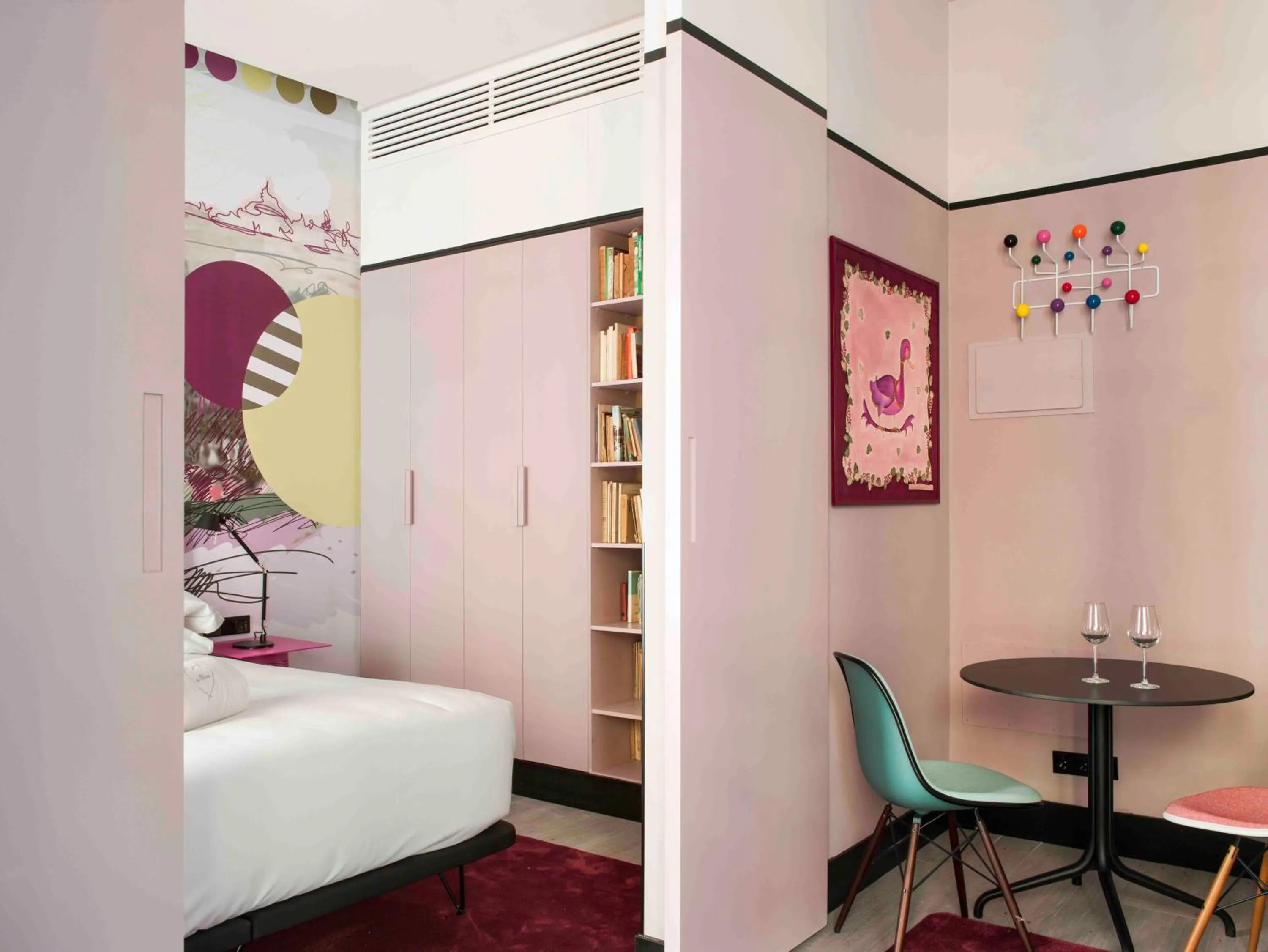 Library, Bed in Amor de Dios 17 Boutique Apartments